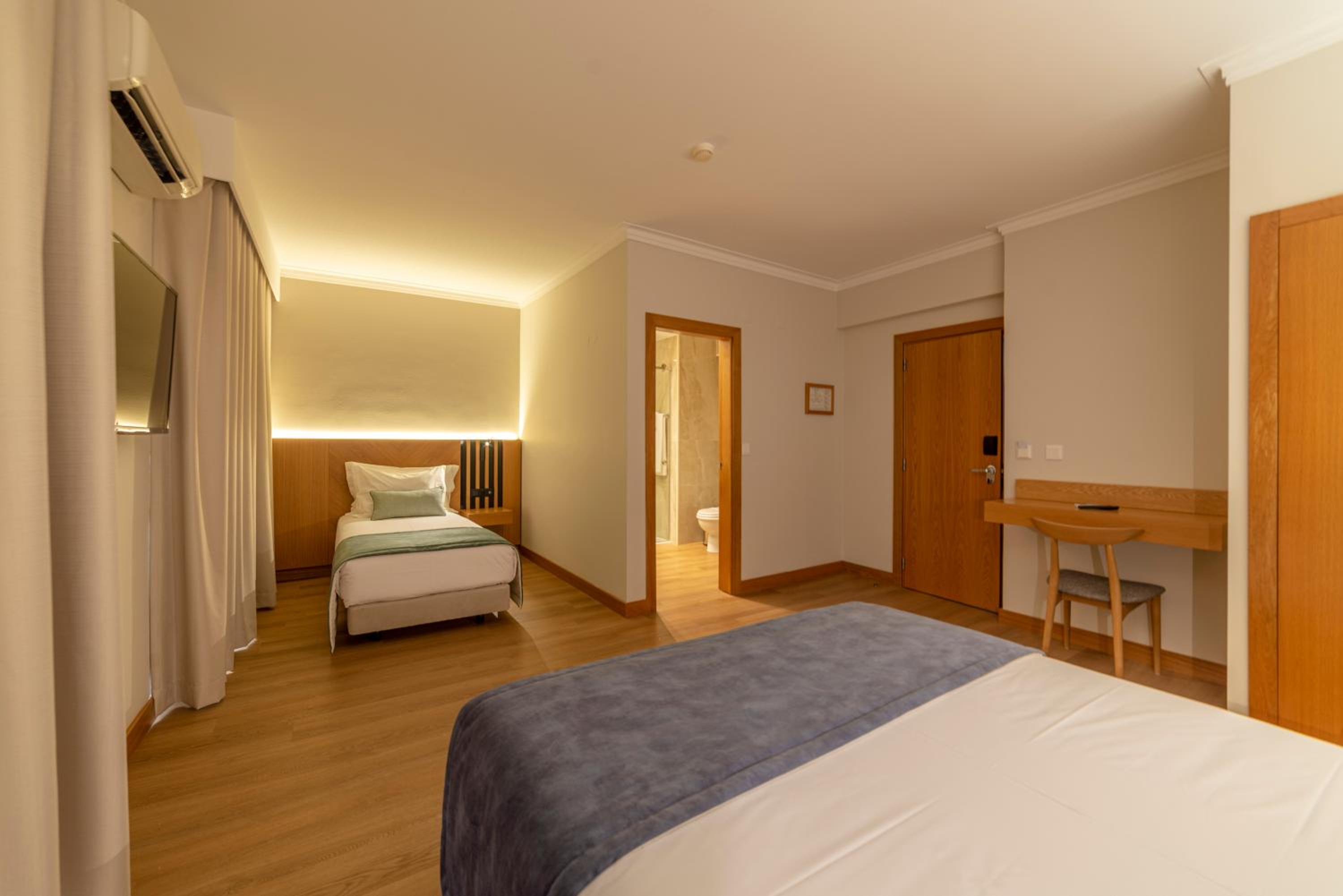 Double Room with Extra Bed (3 Adults) photo 2