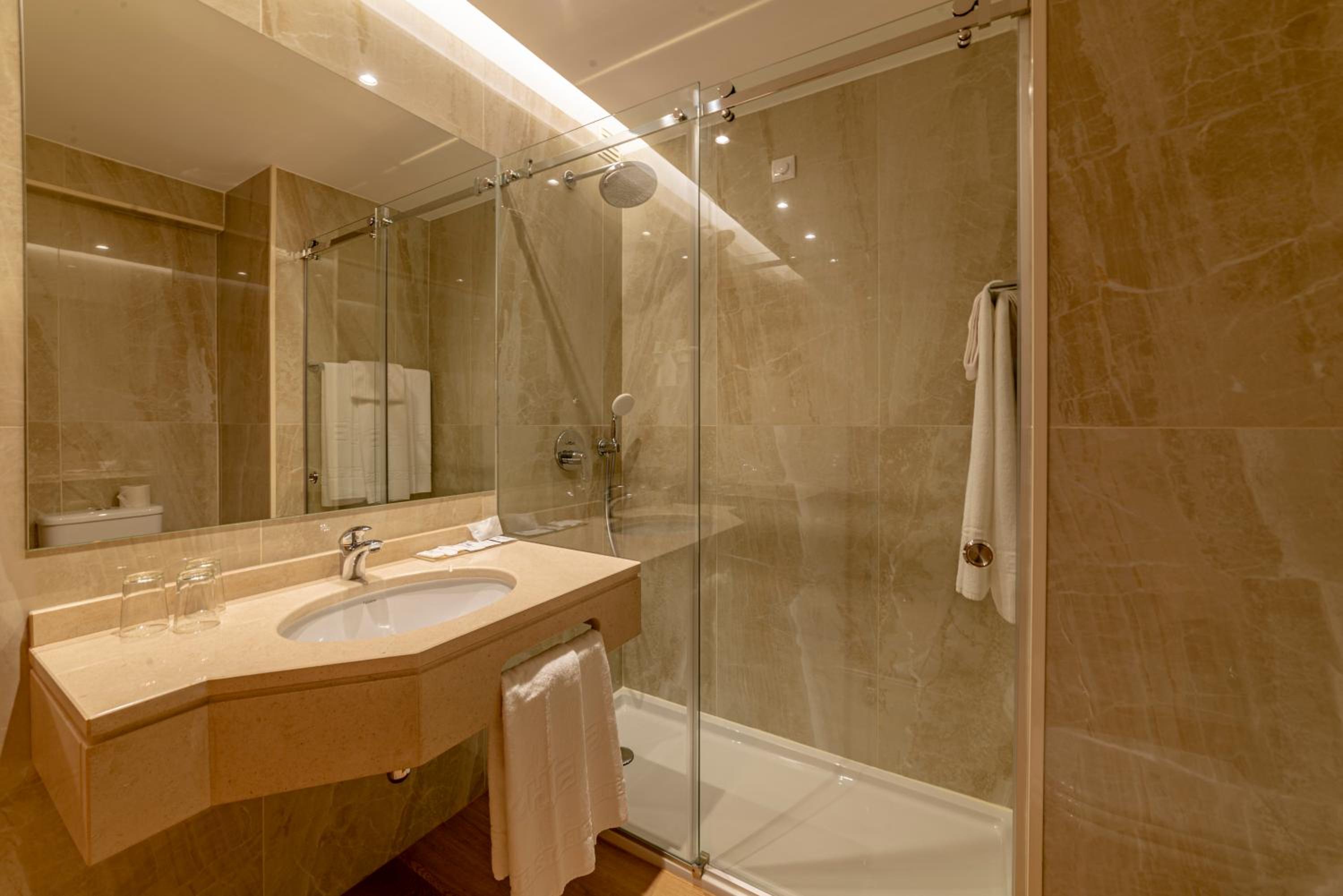 Double Room - Photo 5