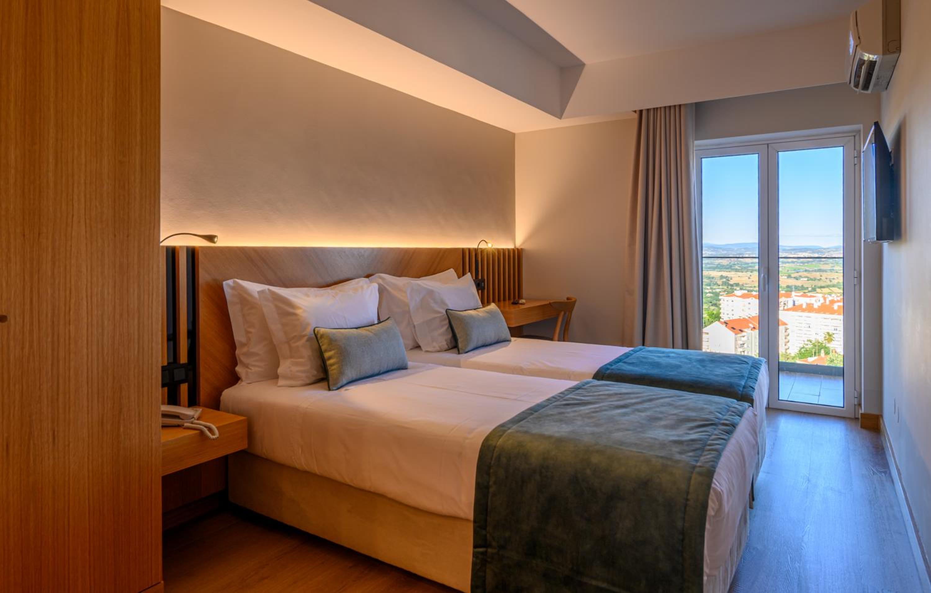 Twin Room - Photo 2