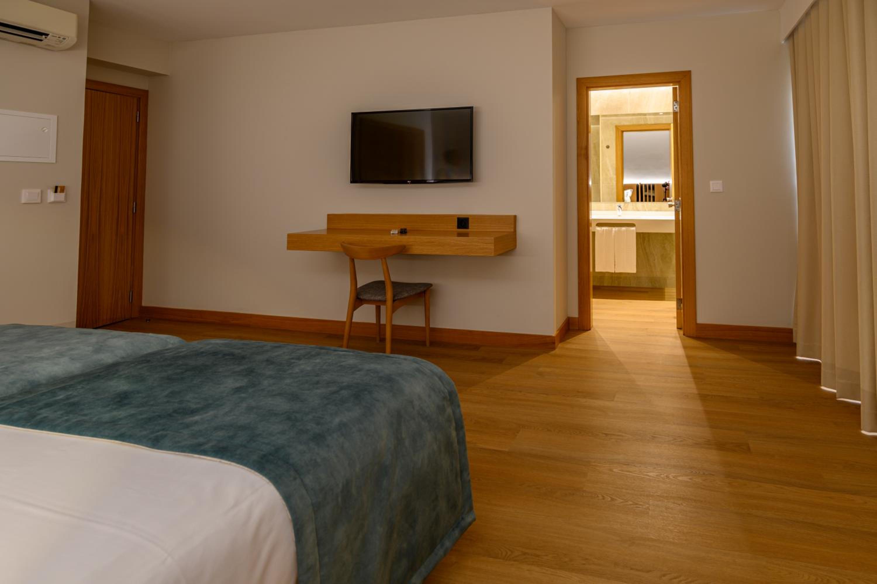 Twin Room - Photo 3