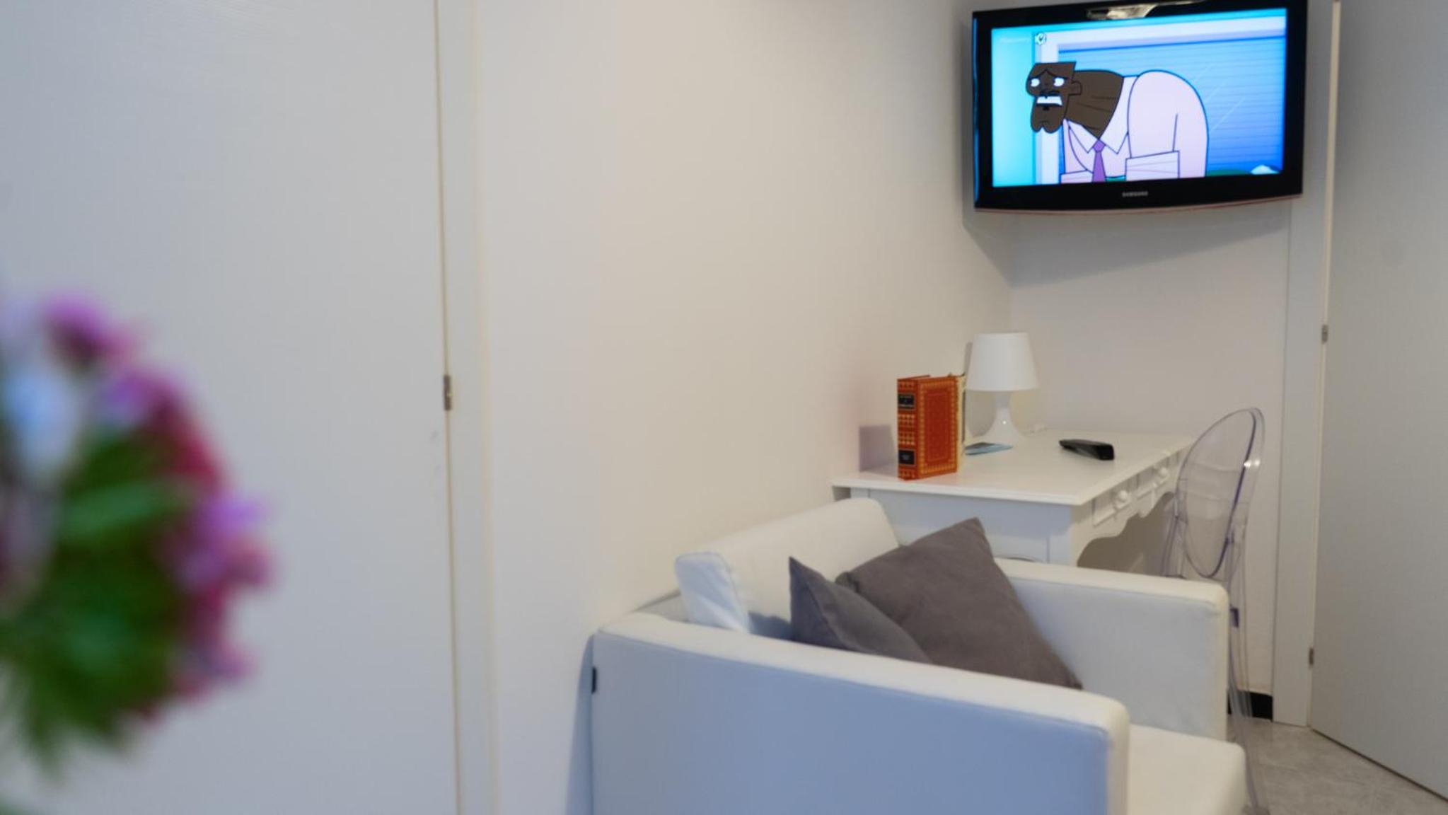 Deluxe Double Room with Ensuite Bathroom photo 3