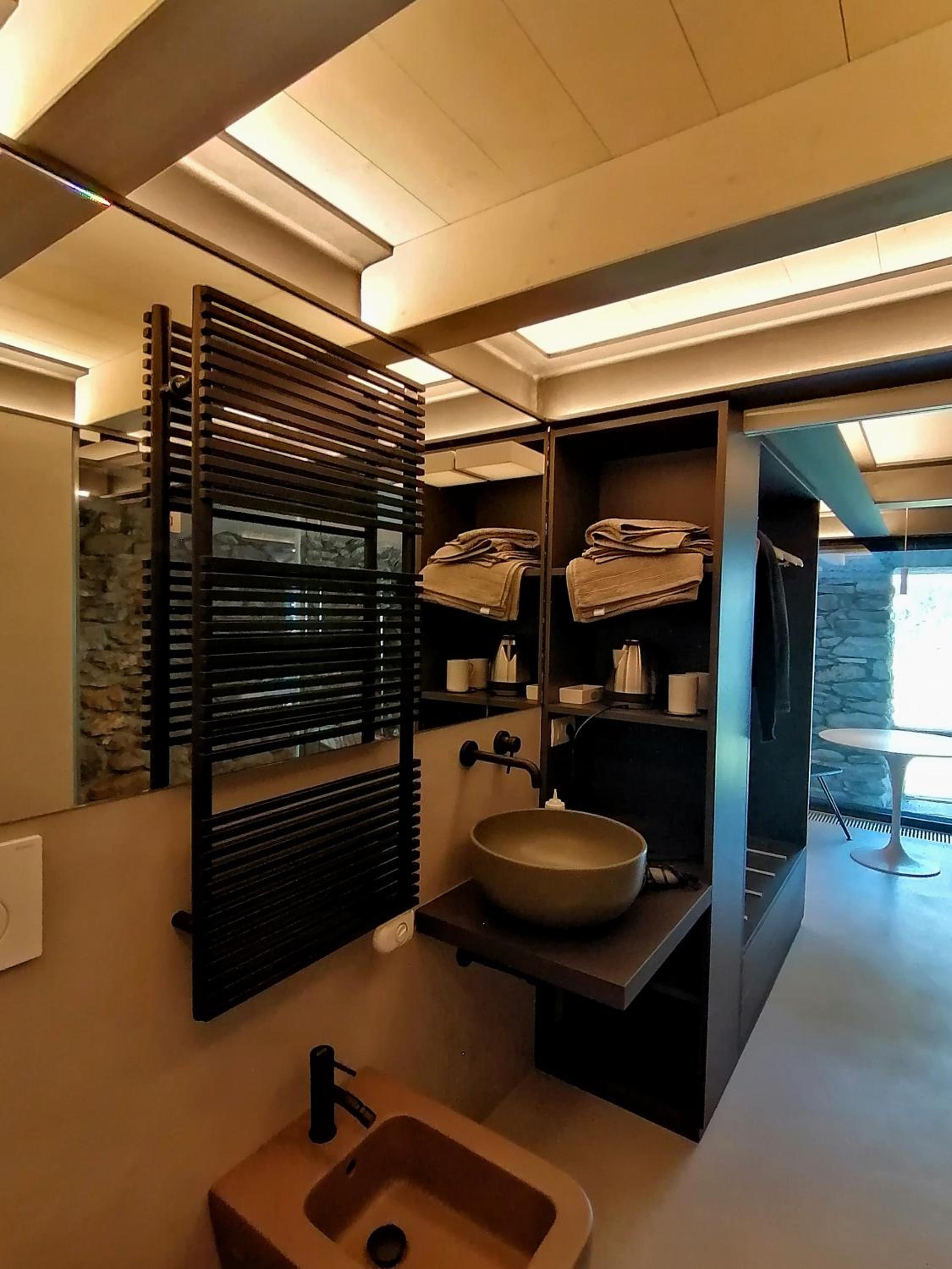 Large Double Room - Photo 5