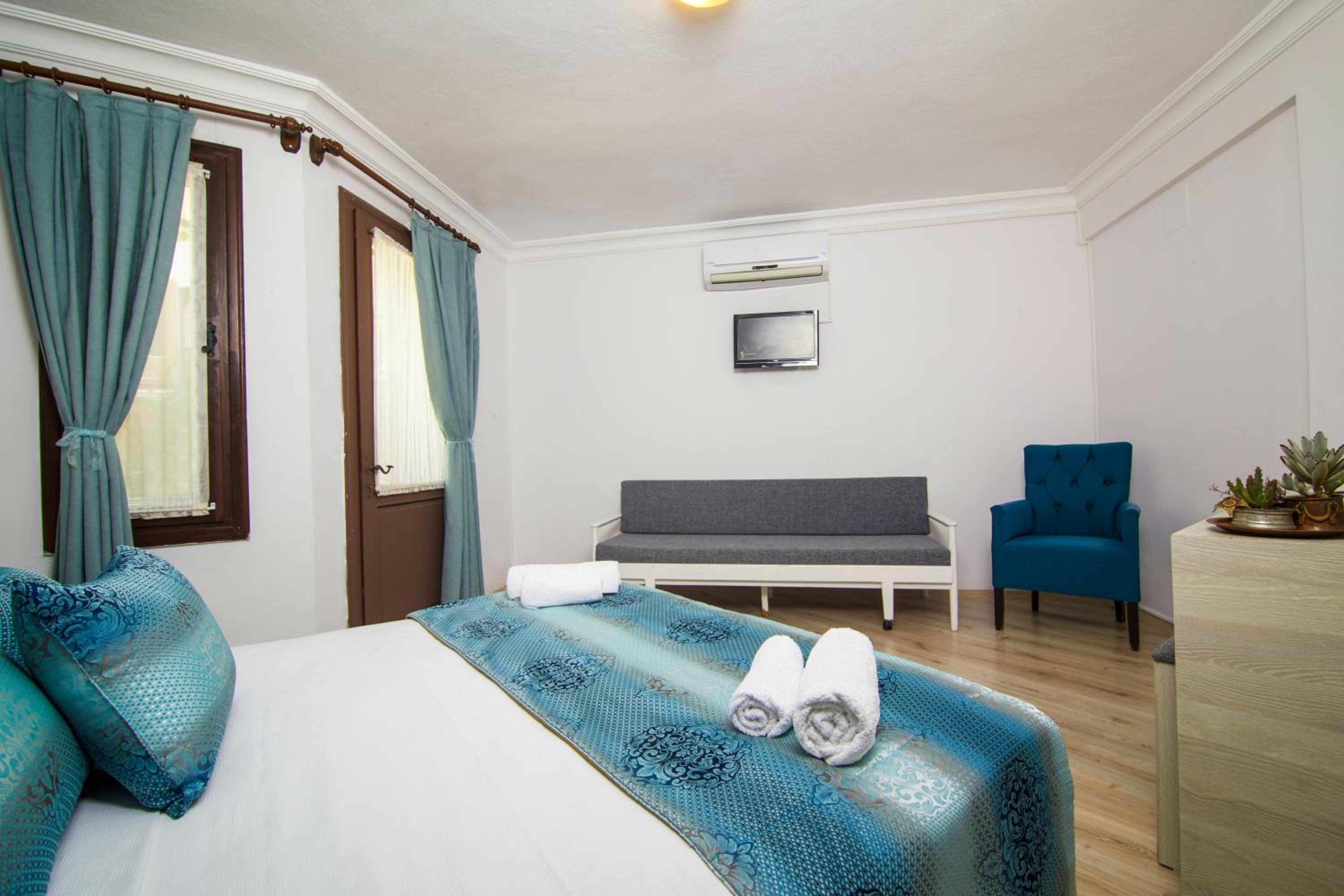 Standard Double Room - Photo 2