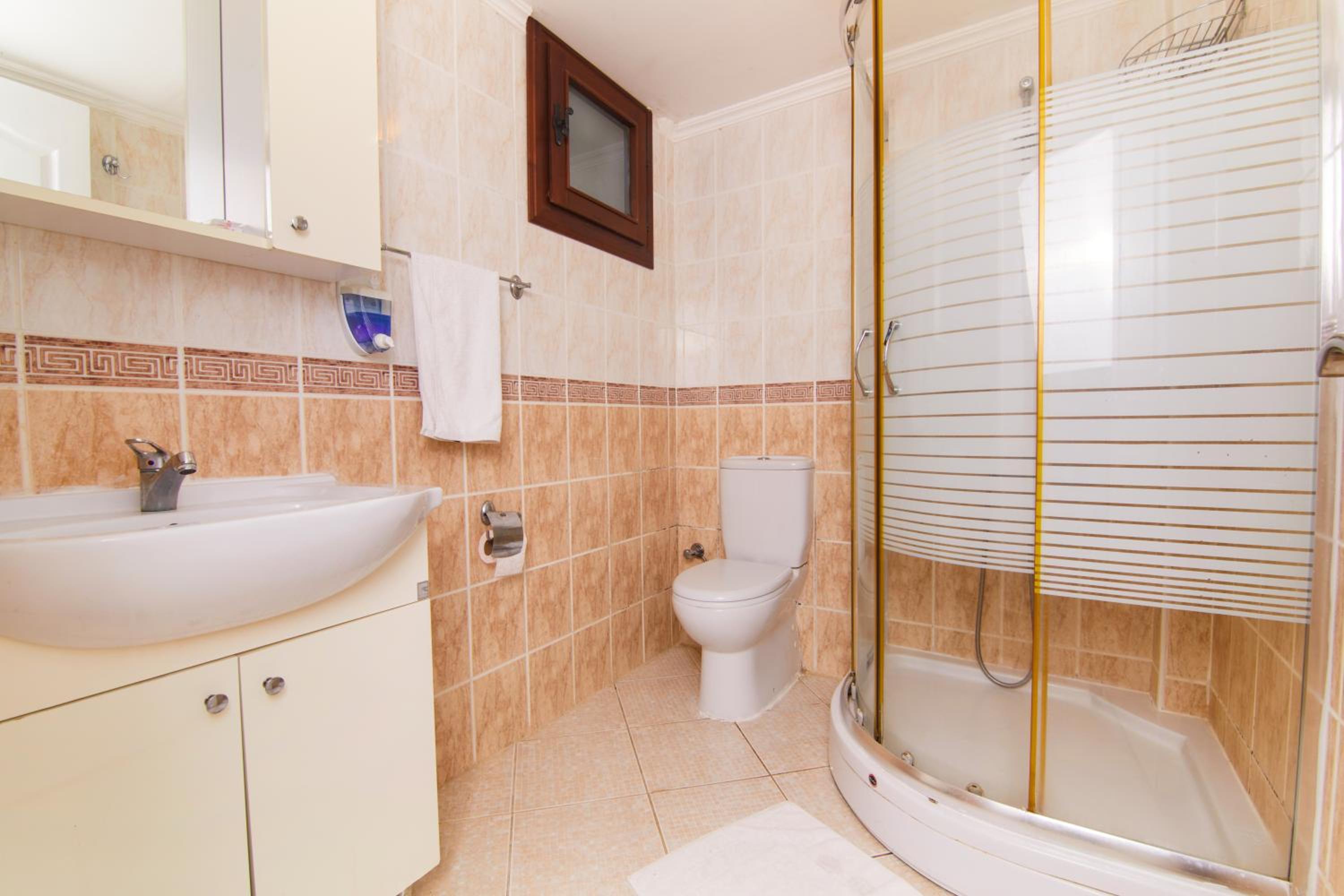Family Suite with Balcony - Photo 5