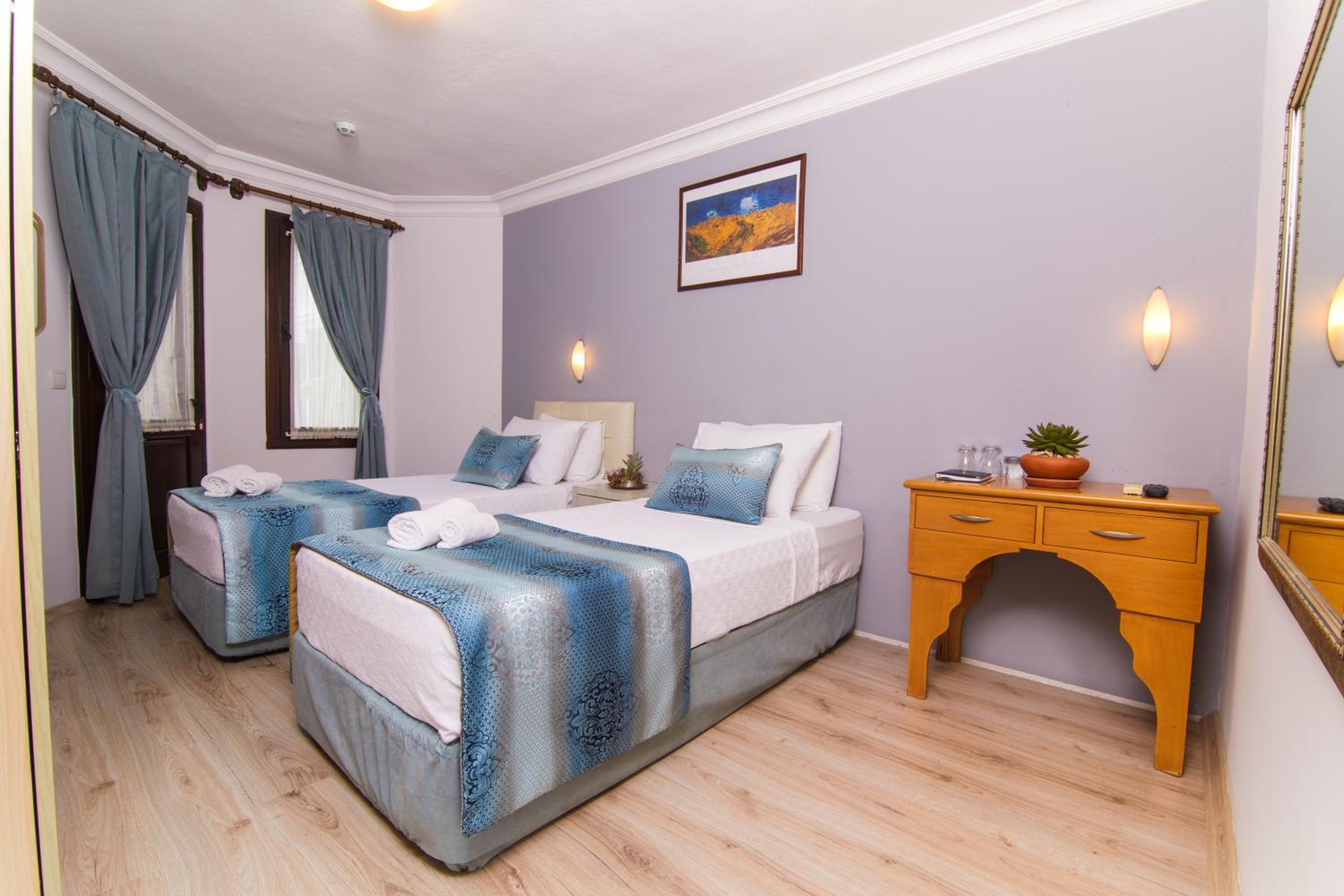 Family Suite with Balcony - Photo 4