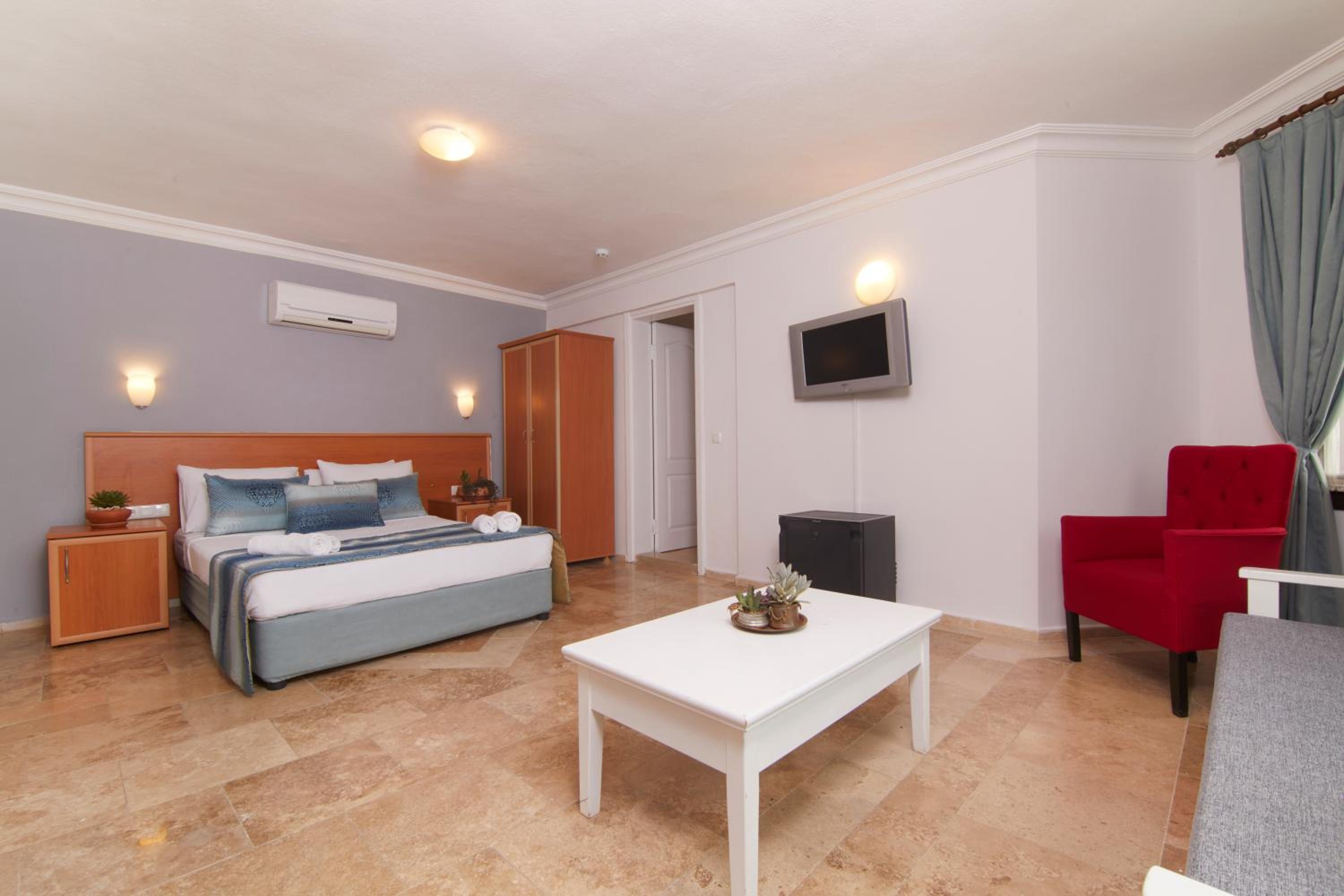 Deluxe Suite - Photo 1