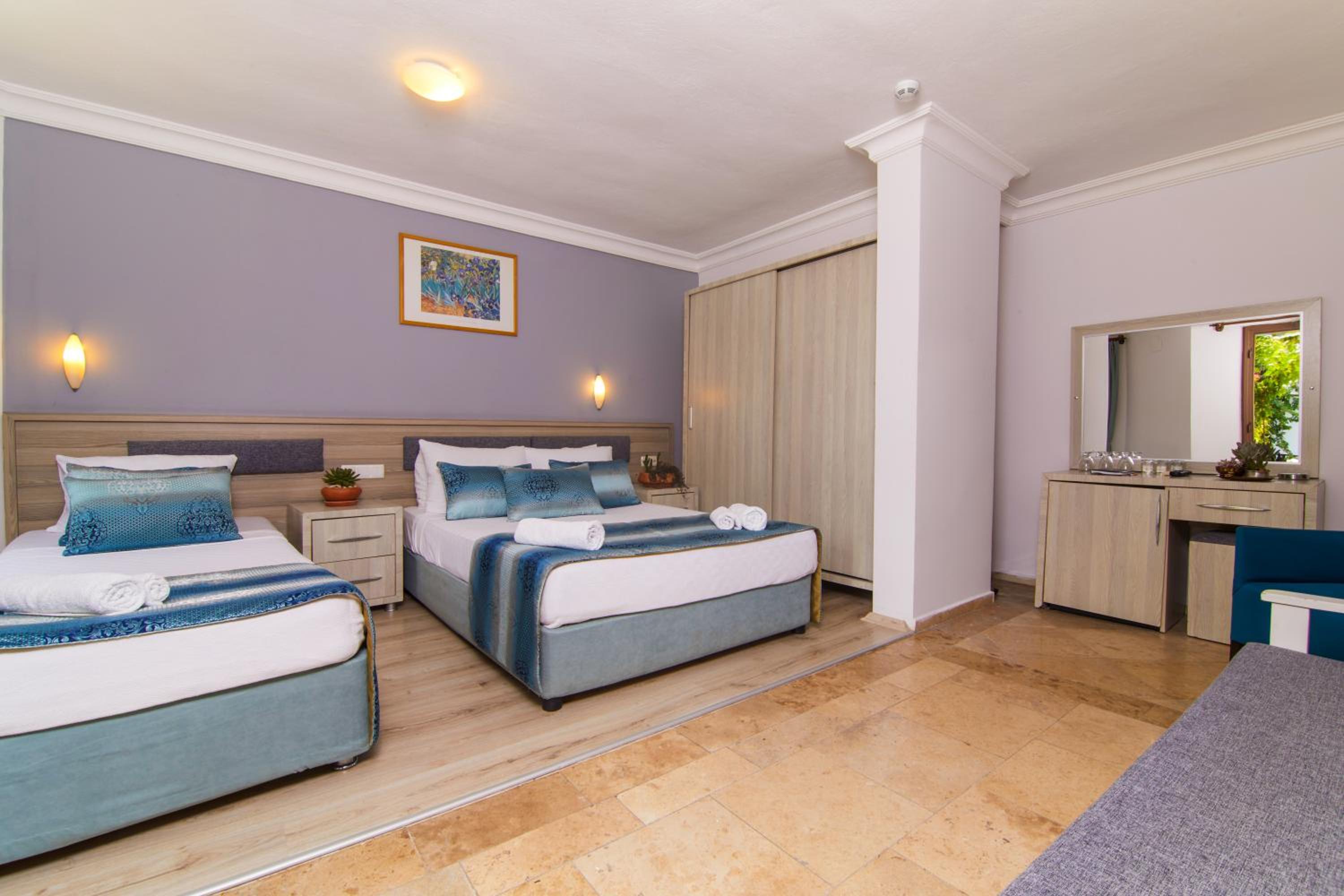 Standard Triple Room - Photo 1