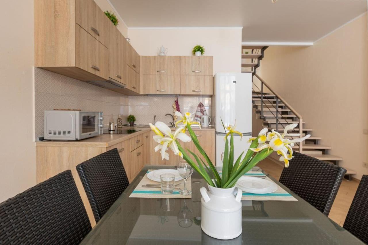 Apartment - Split Level photo 2