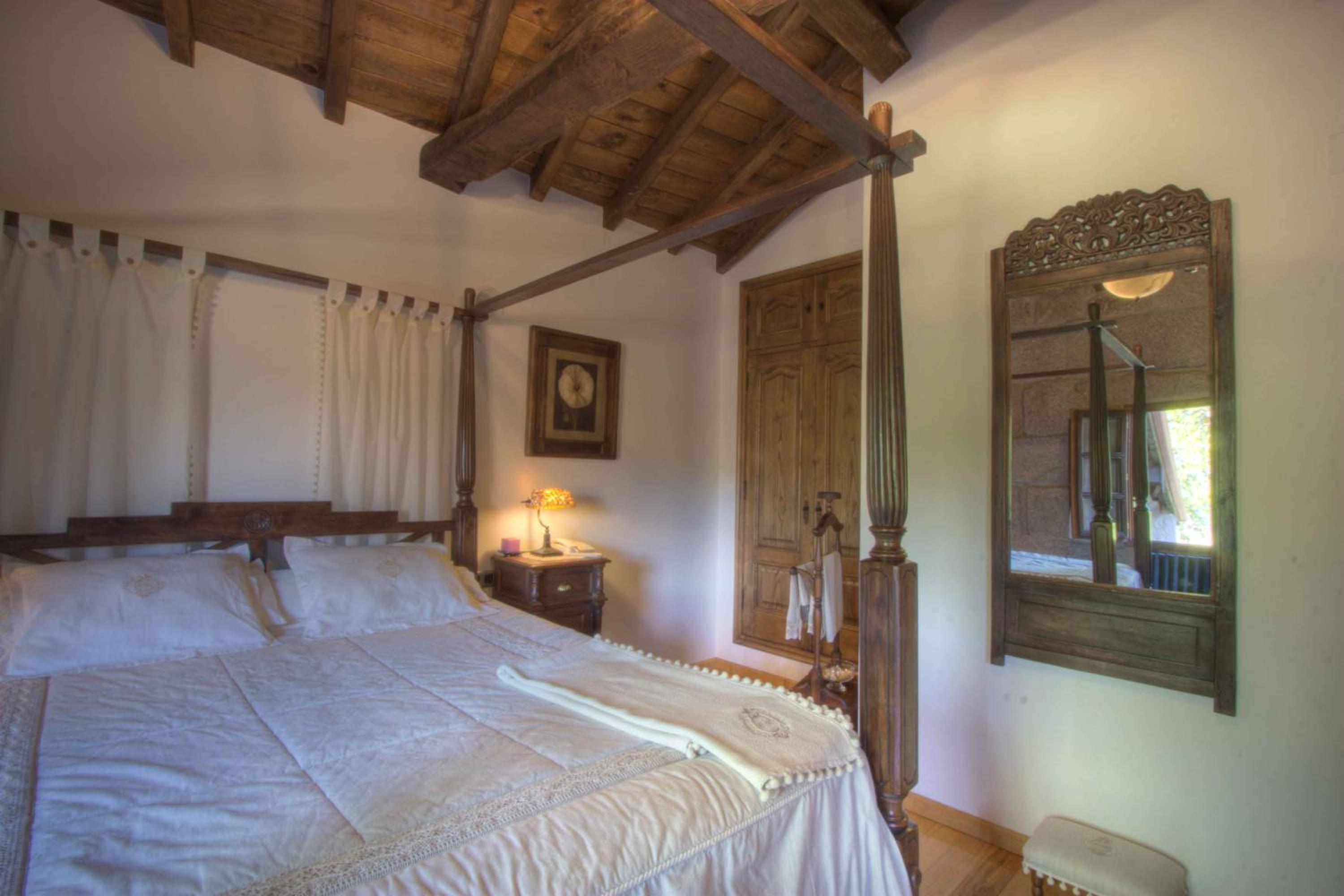 Deluxe Room - Photo 3
