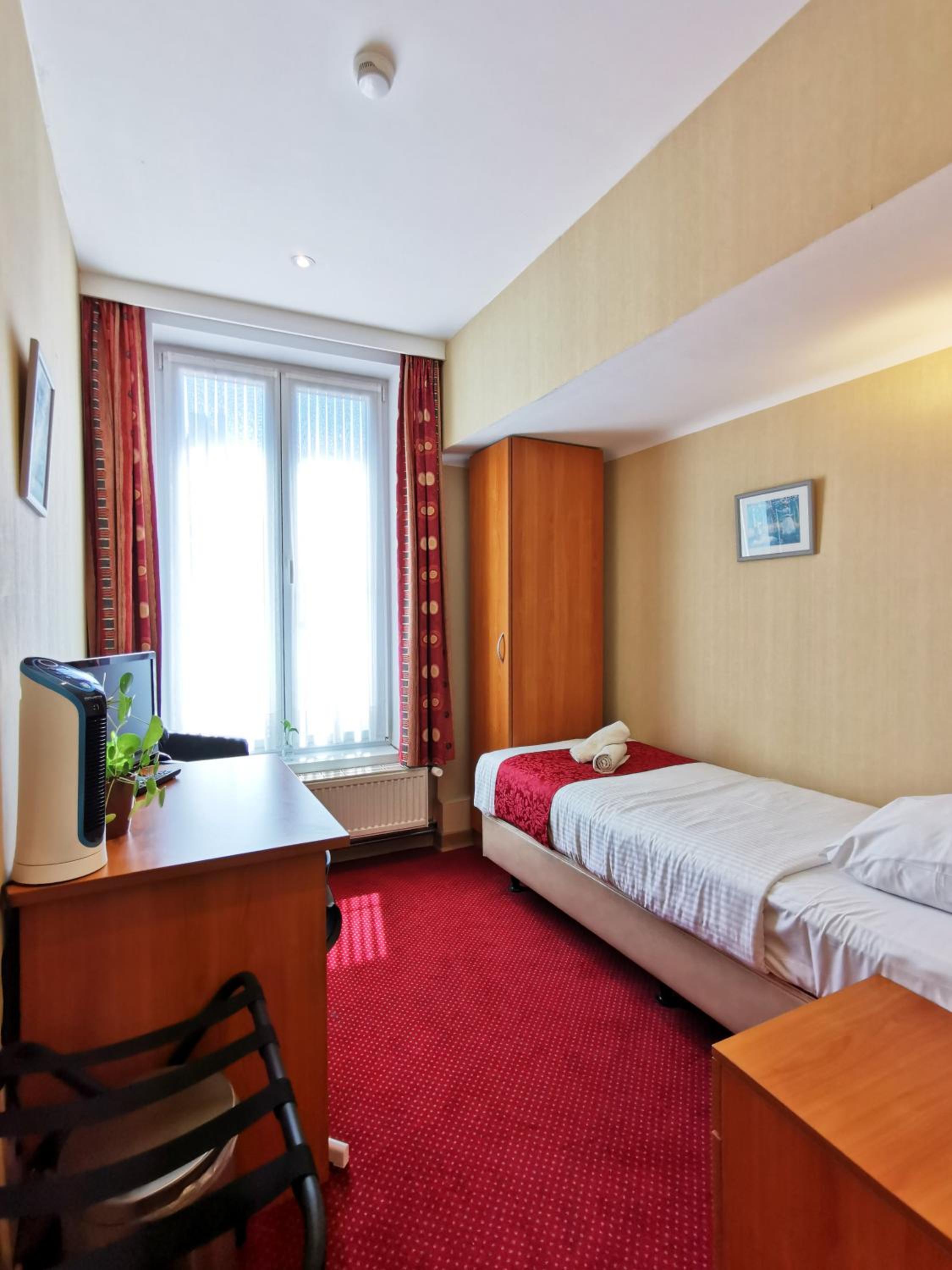Classic Small Single Room photo 3