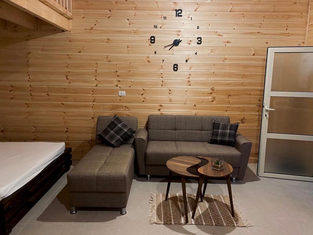 Family Room with Private Bathroom - Photo 4