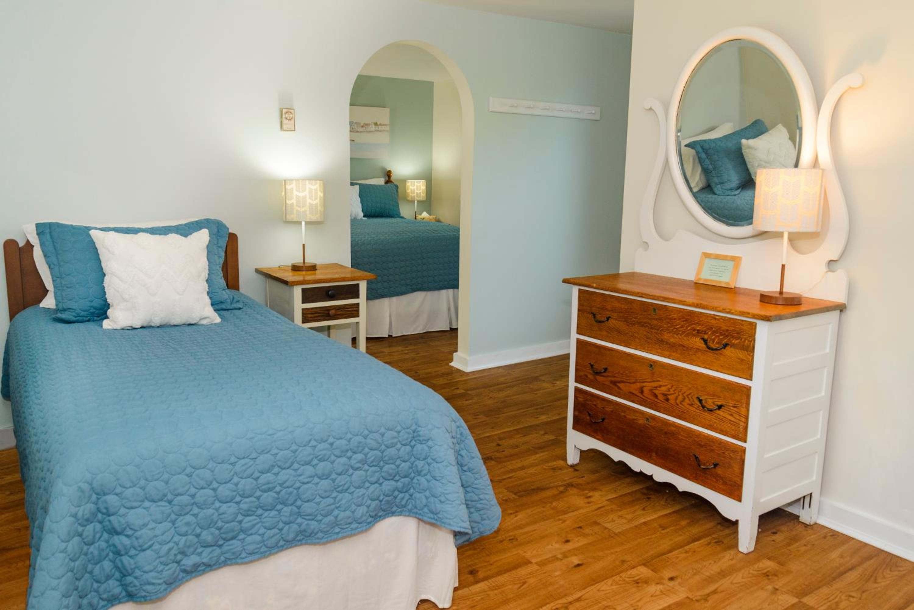Queen and Twin Room photo 1