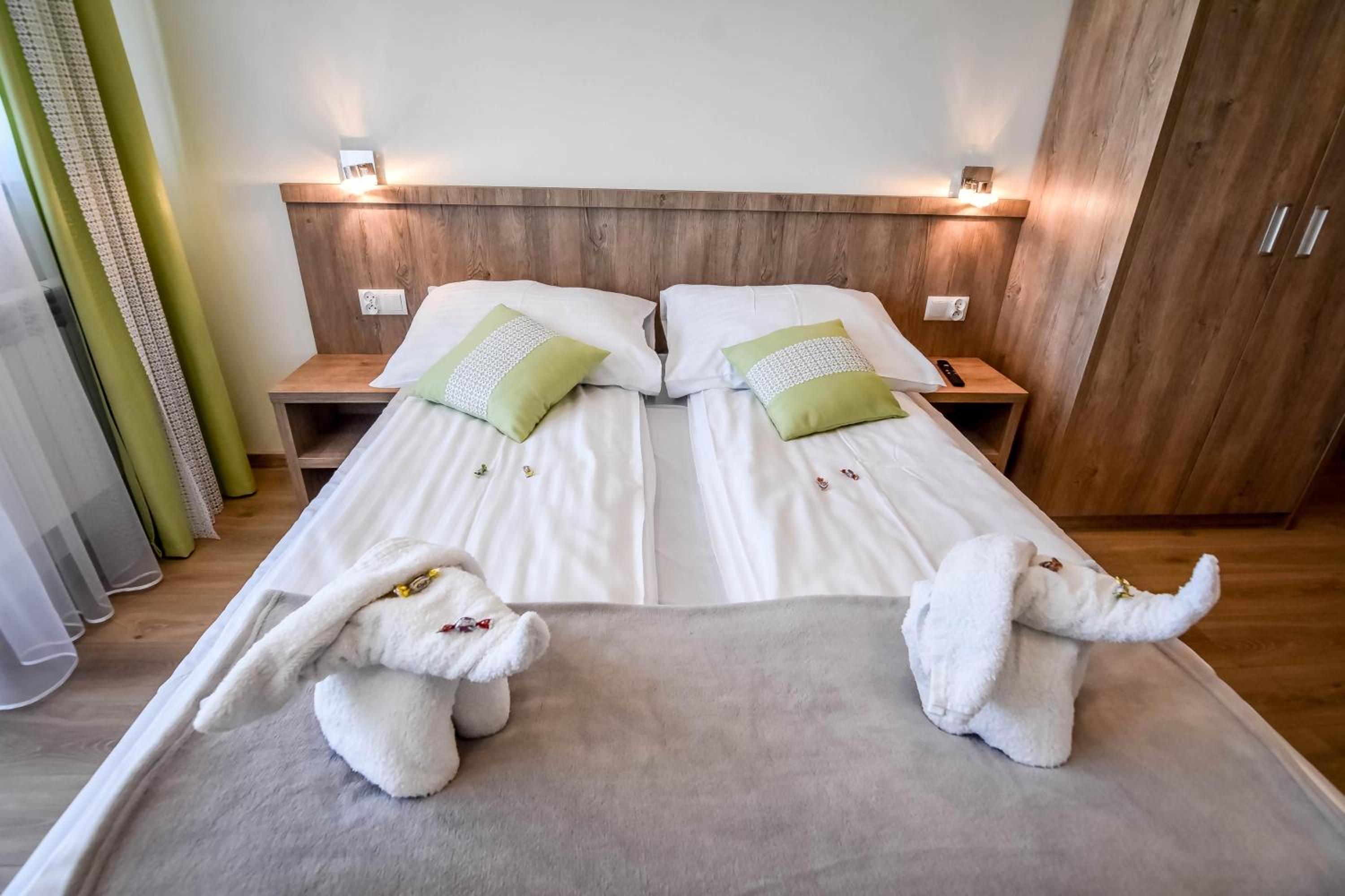 Large Double Room photo 1