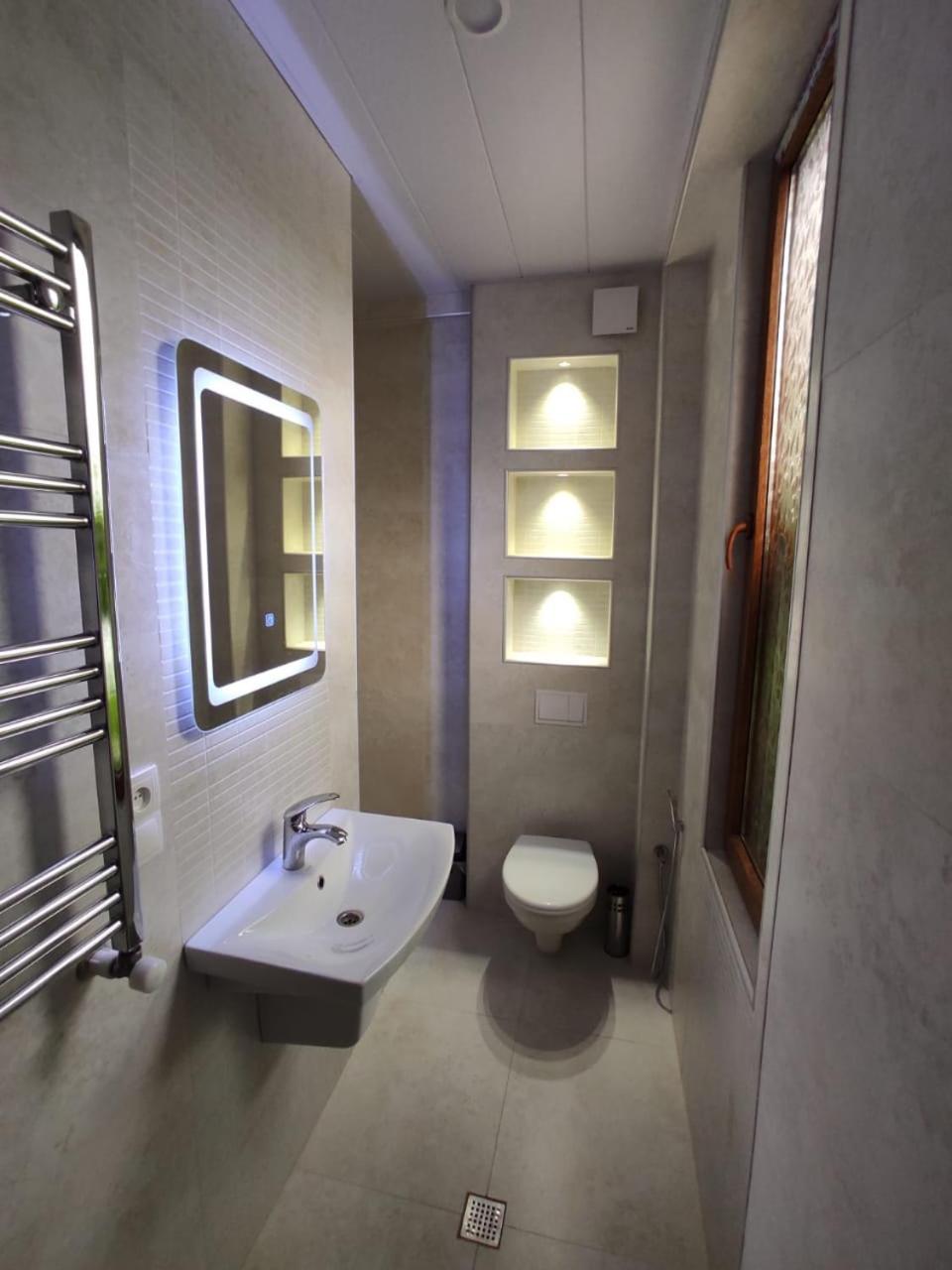 Family Room with Bathroom photo 3