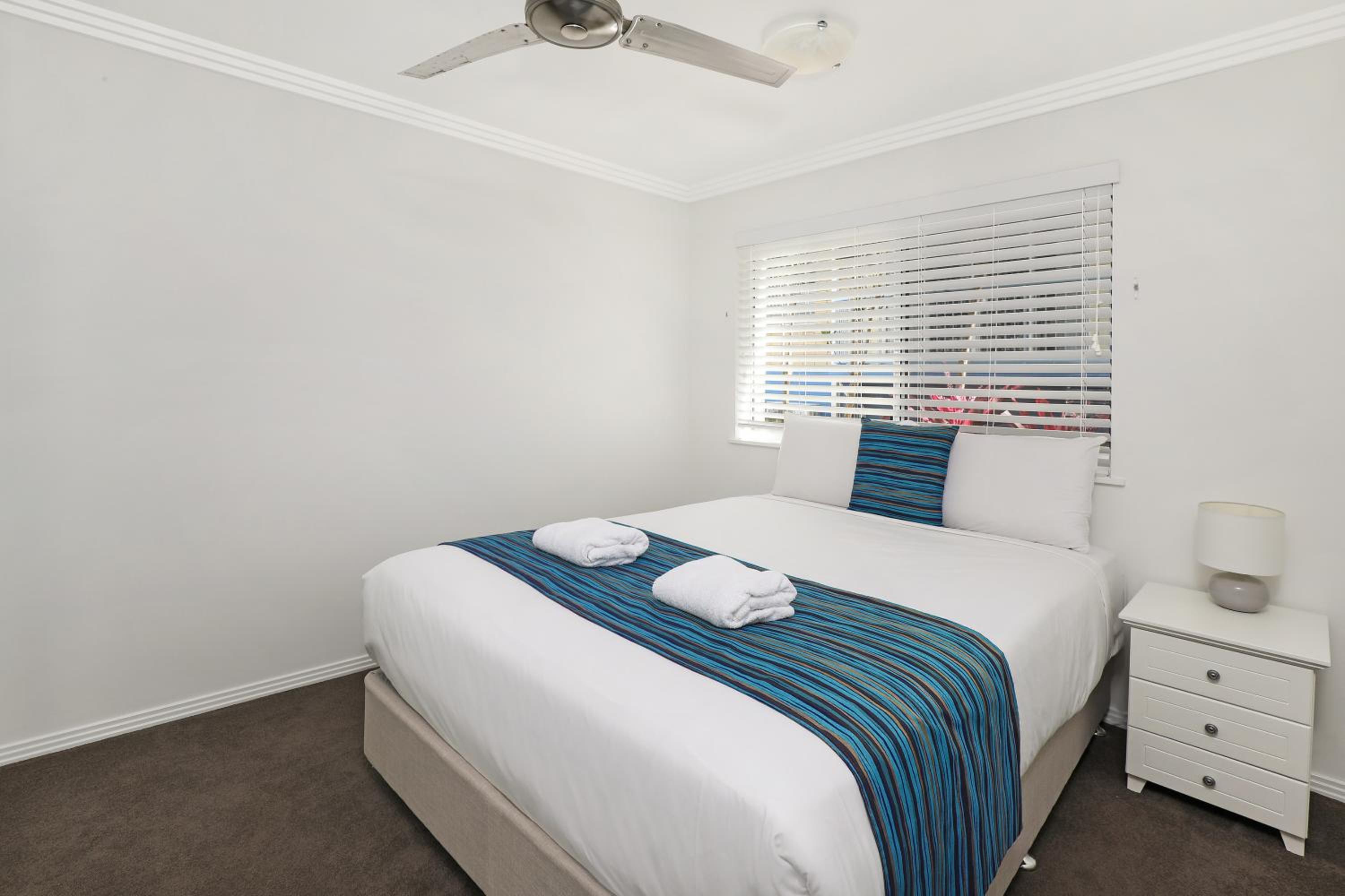 Deluxe Three-Bedroom Apartment - Absolute Waterfront Ground Floor photo 3