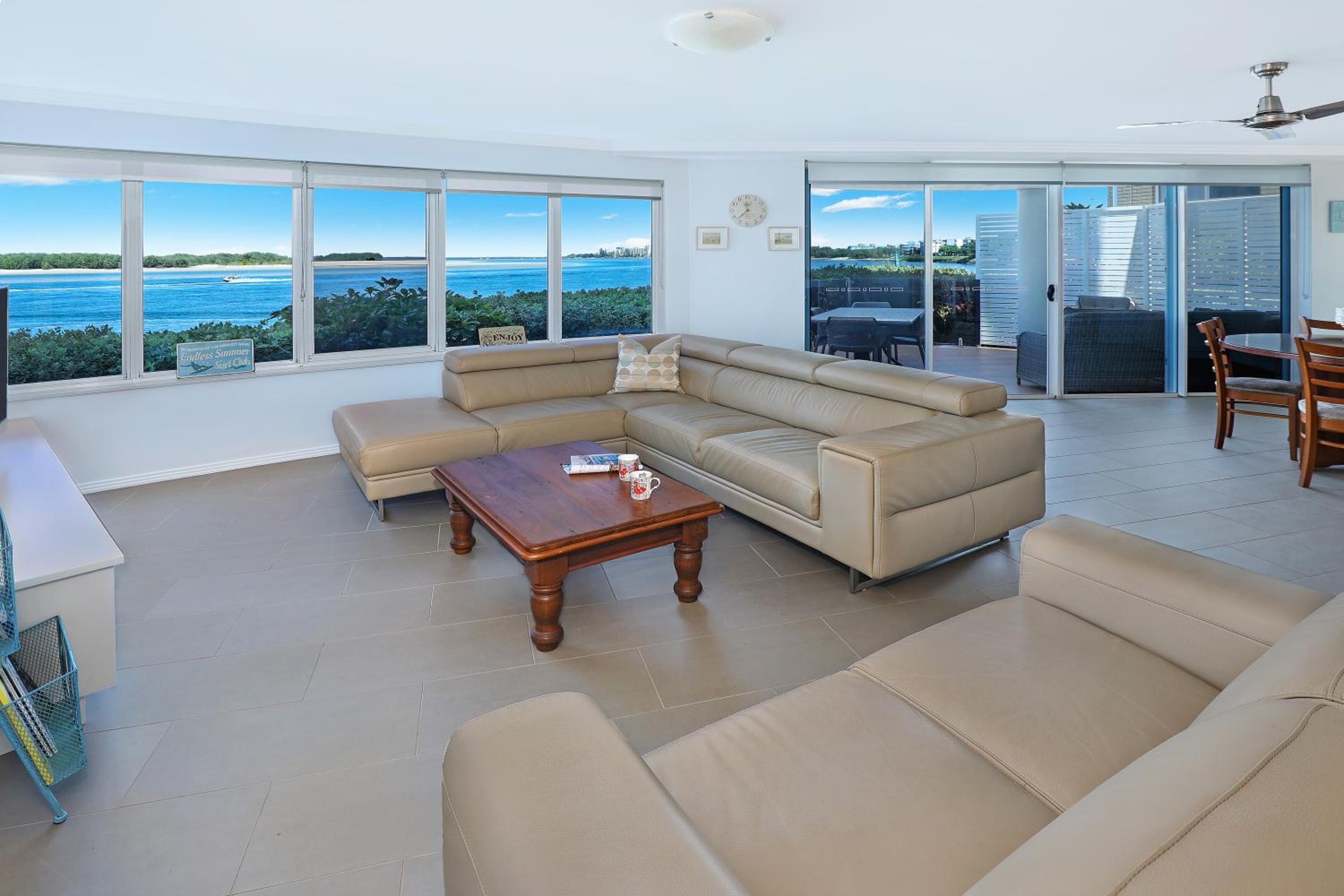 Deluxe Three-Bedroom Apartment - Absolute Waterfront Ground Floor photo 1