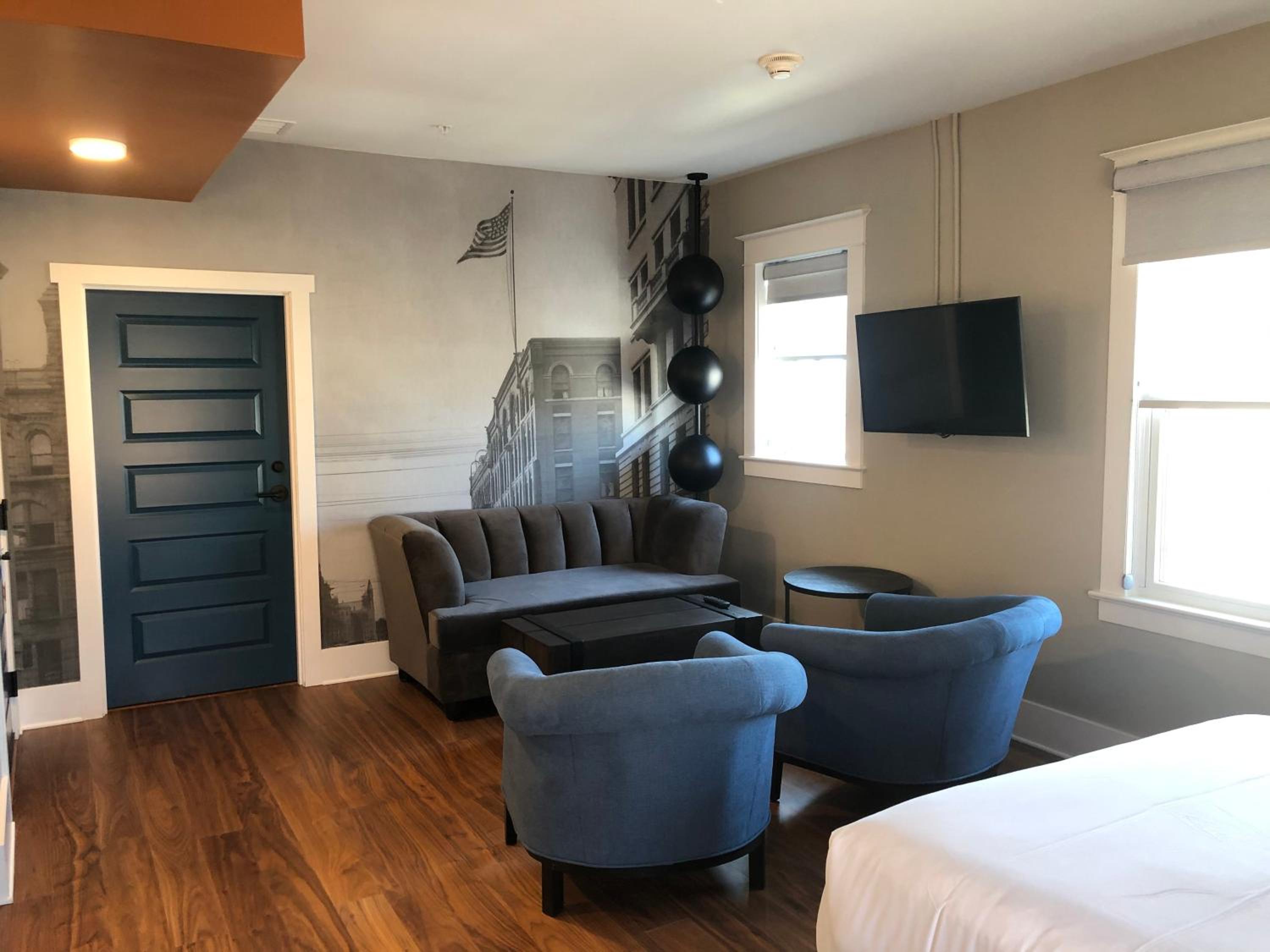 Queen Room with Two Queen Beds - Disability Access Hearing Accessible - Roll-In Shower - Photo 5