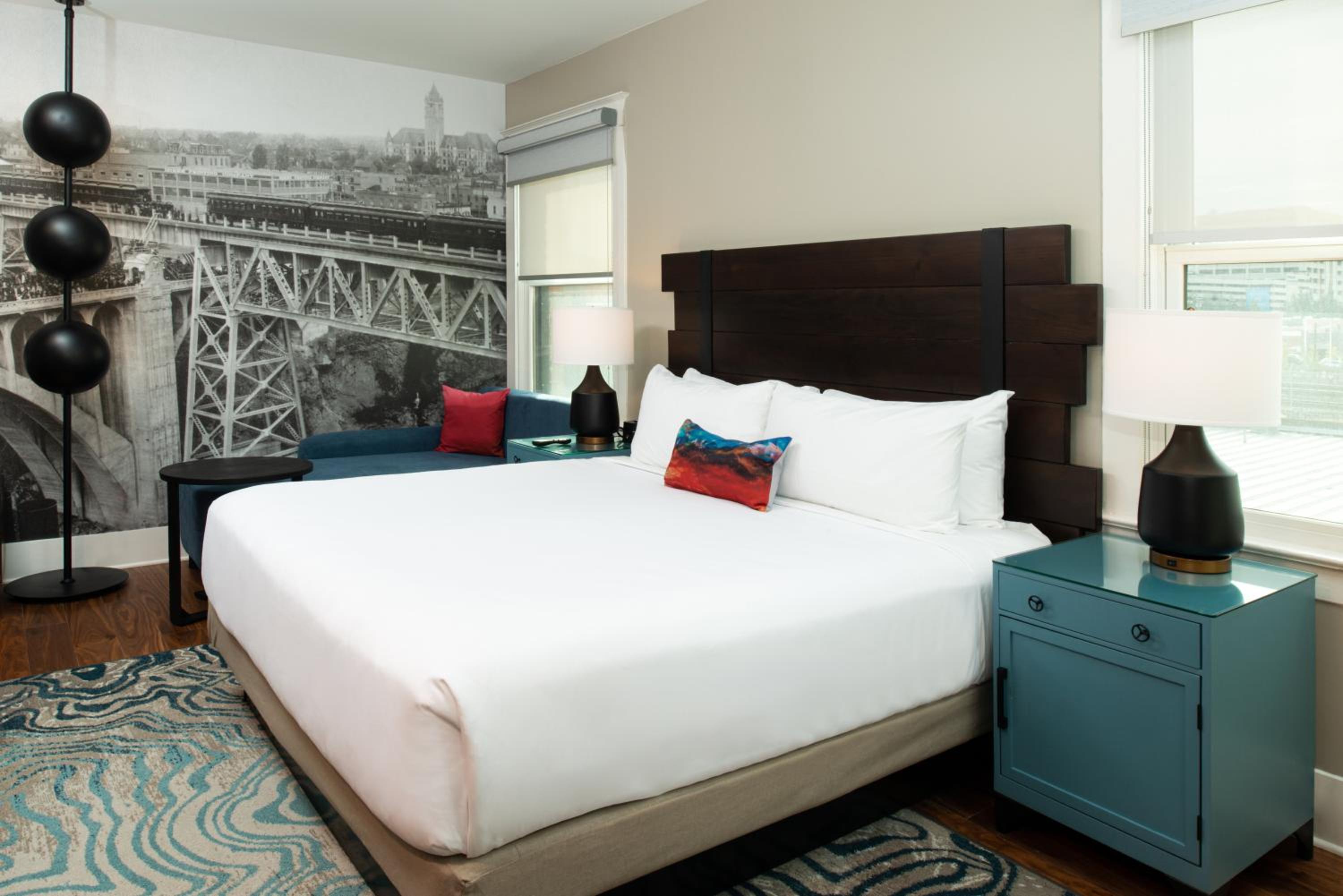 Standard King Room with City View - Photo 18