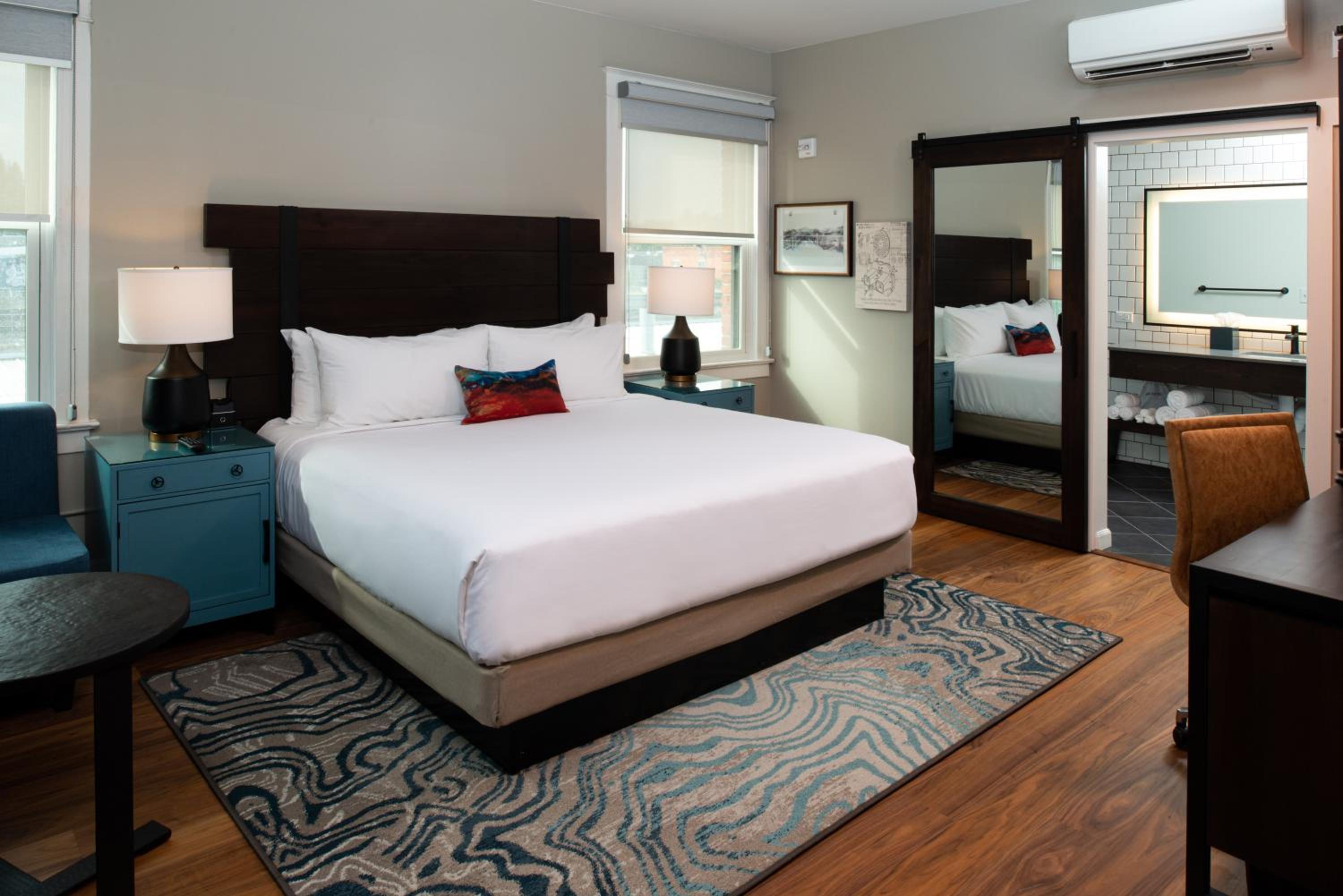 Standard King Room with City View - Photo 19