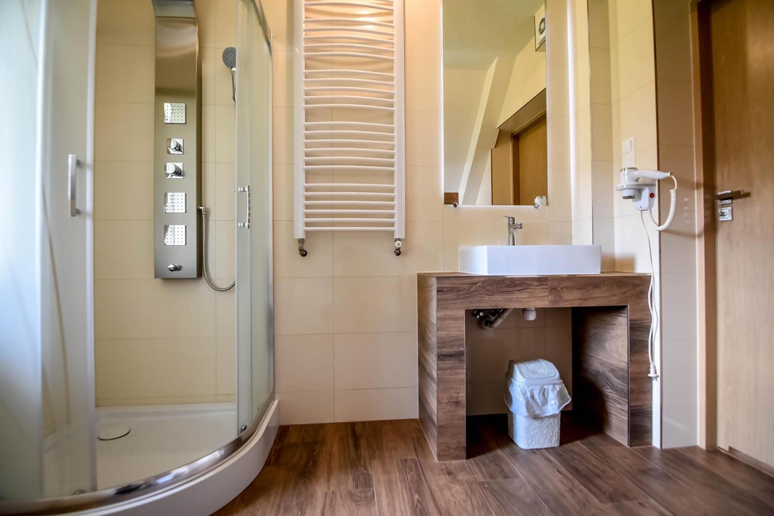 Triple Room with Private Bathroom - Photo 6