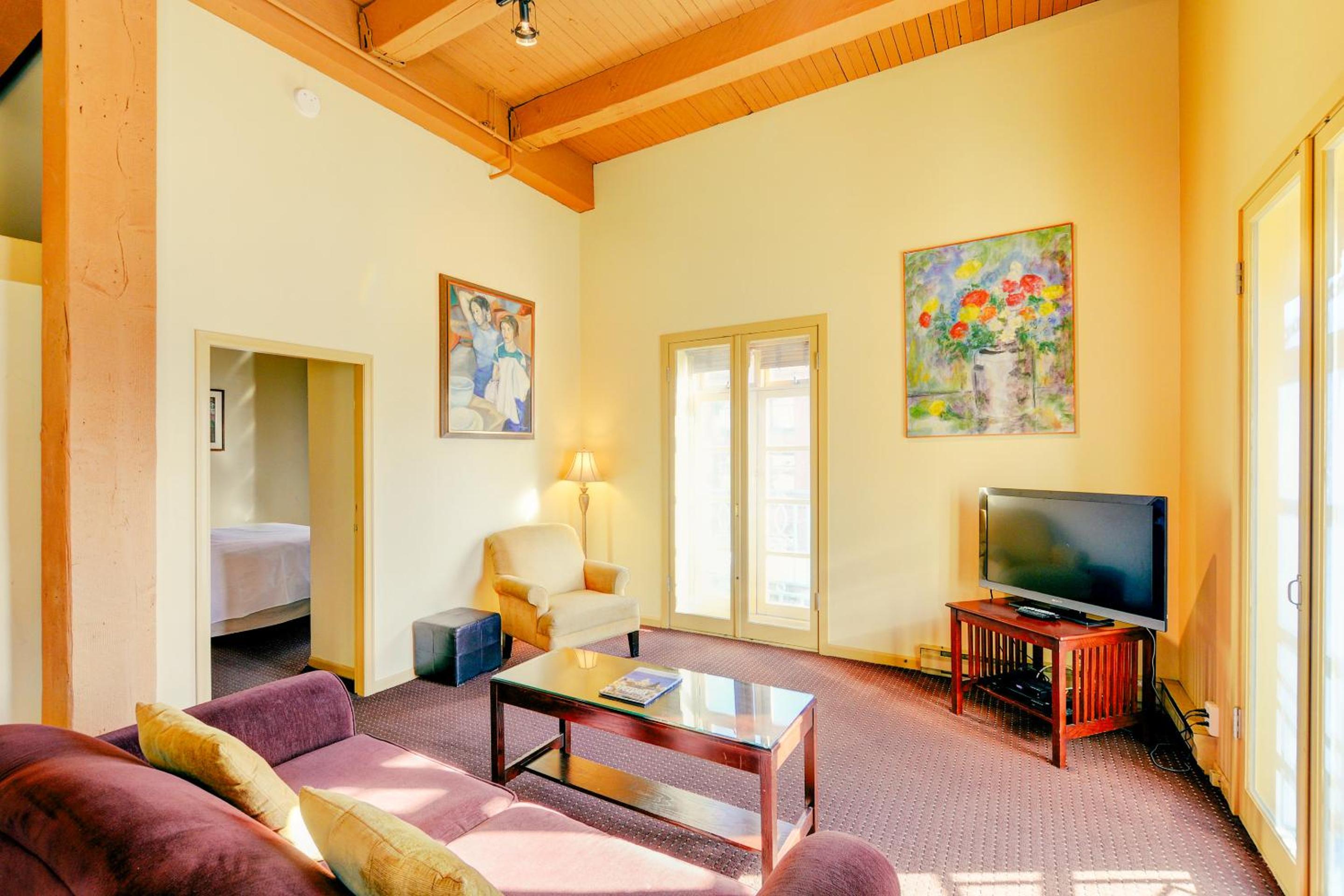 One-Bedroom Suite photo 3