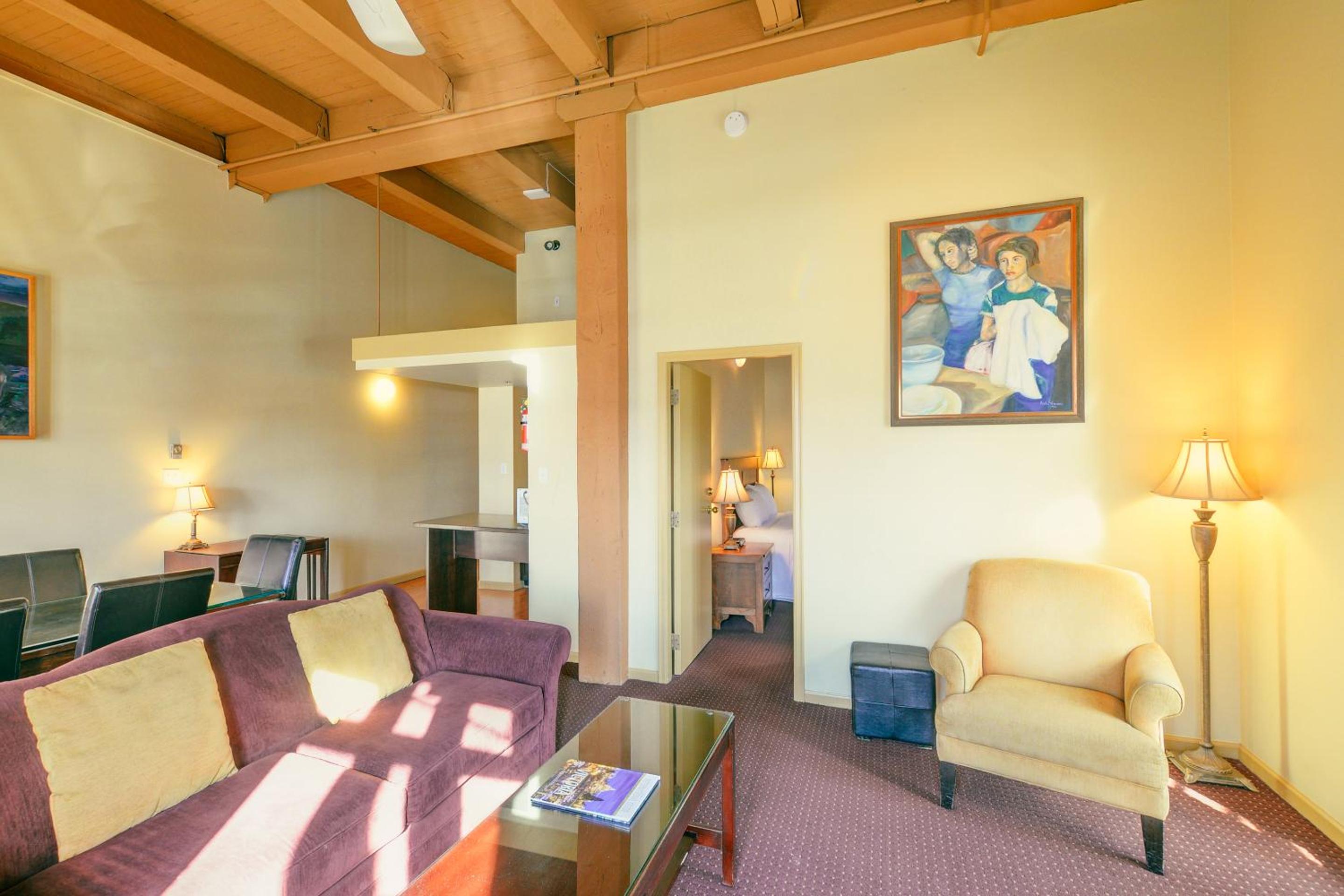 One-Bedroom Suite photo 1
