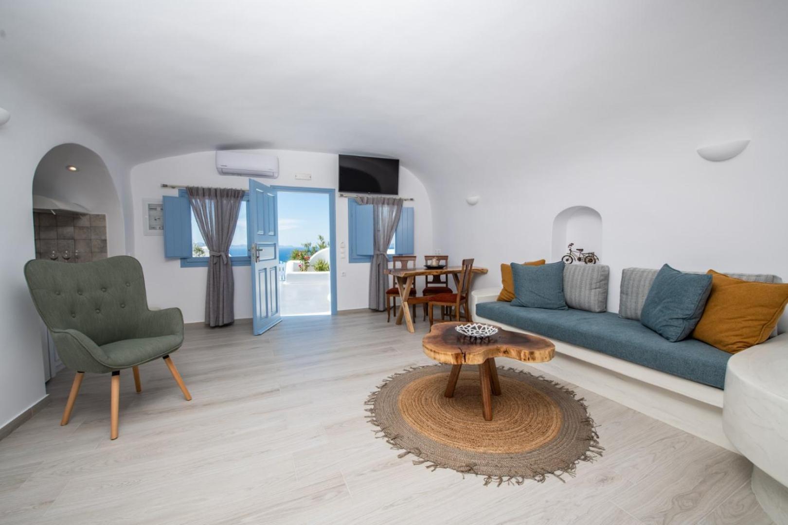 Deluxe Cave Suite with Outdoor Jetted Tub, Sea & Sunset View photo 1