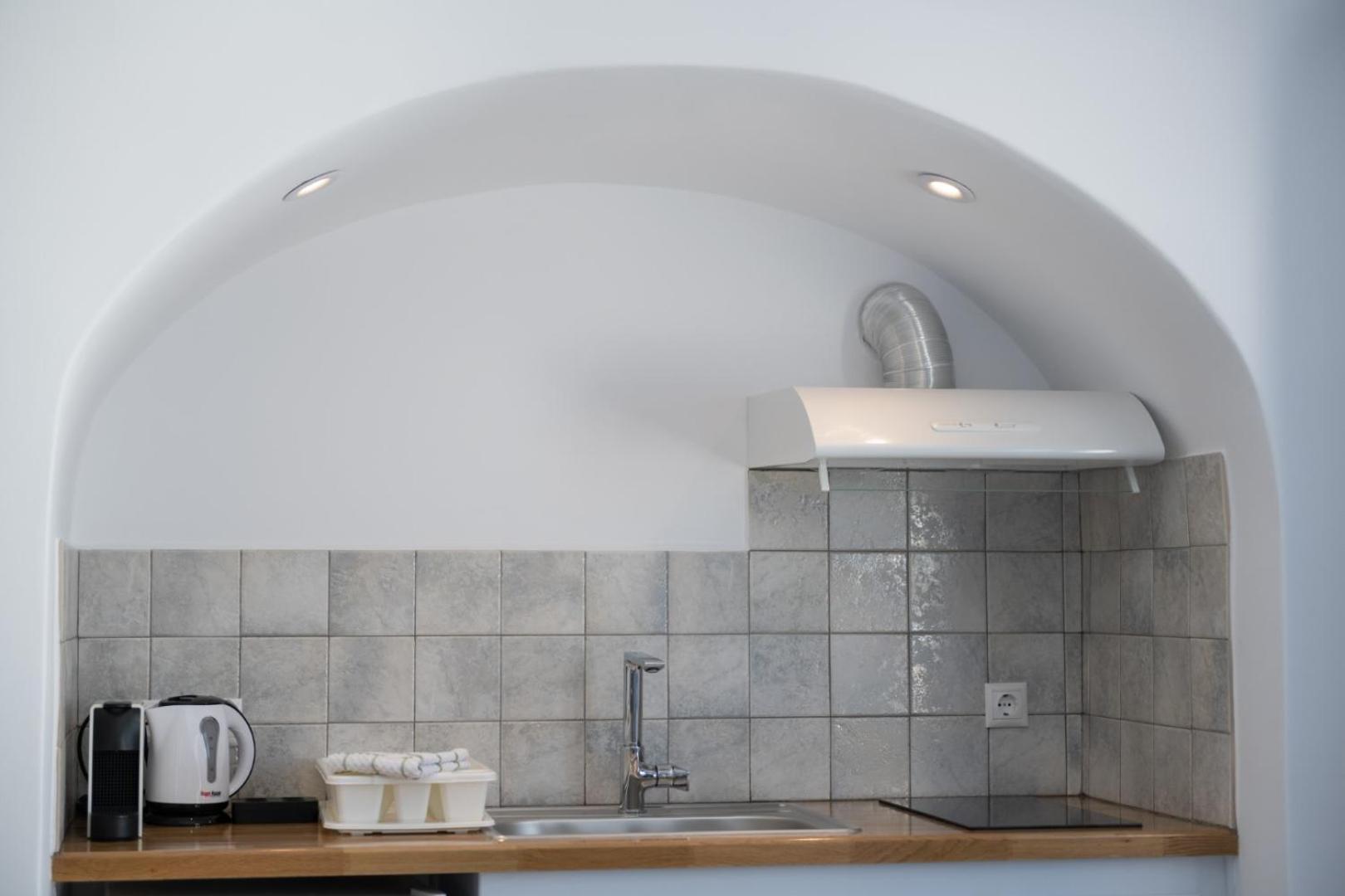 Deluxe Cave Suite with Outdoor Jetted Tub, Sea & Sunset View photo 3