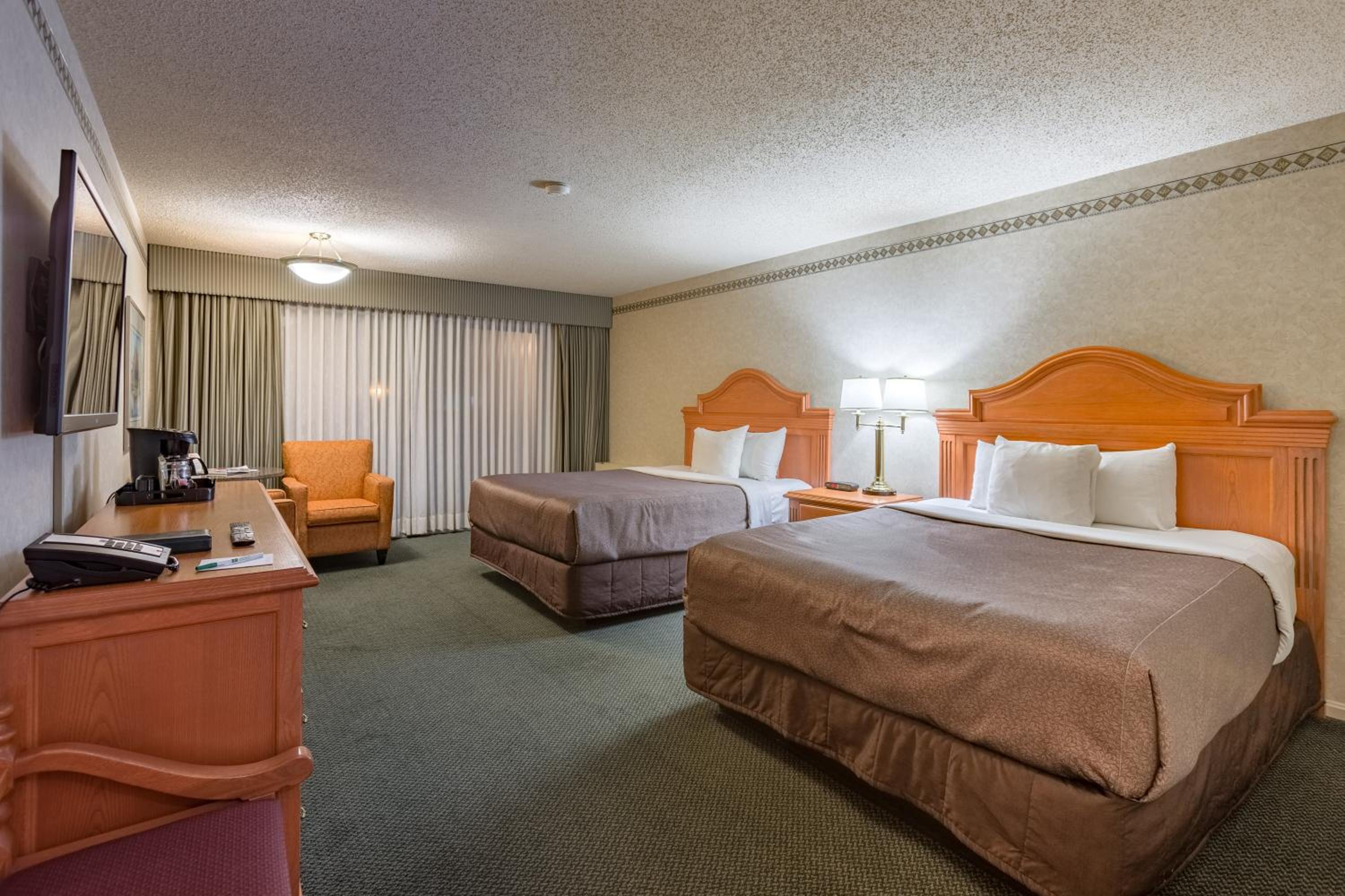 Superior Queen Room with Two Queen Beds - Photo 8