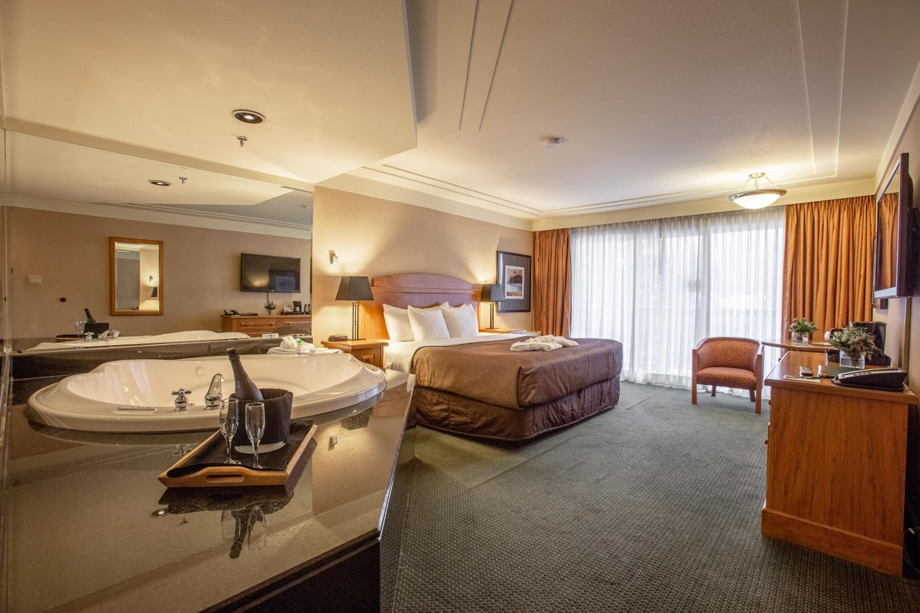 Deluxe King Room with Jacuzzi  - Photo 1