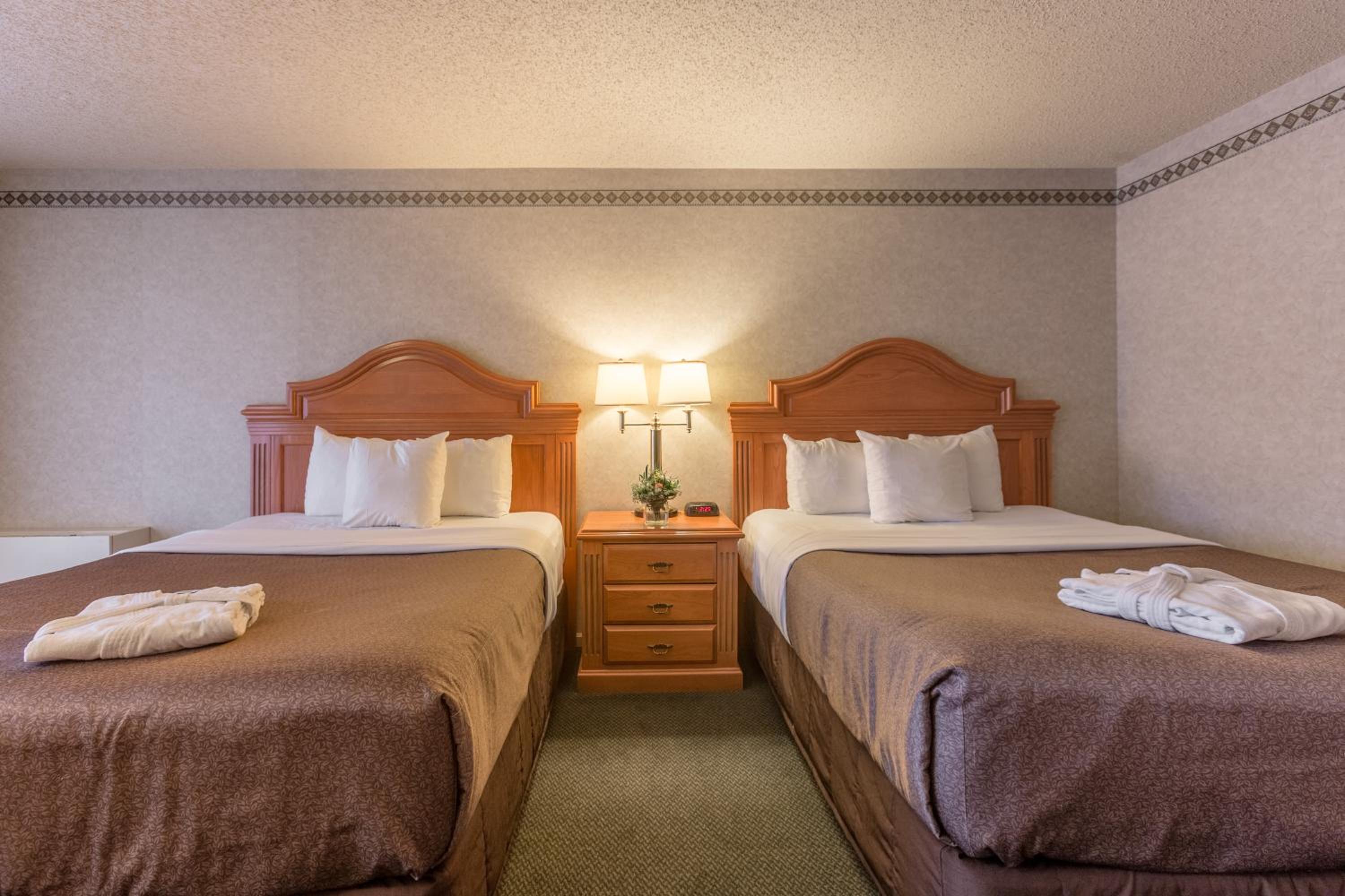 Superior Queen Room with Two Queen Beds - Photo 11