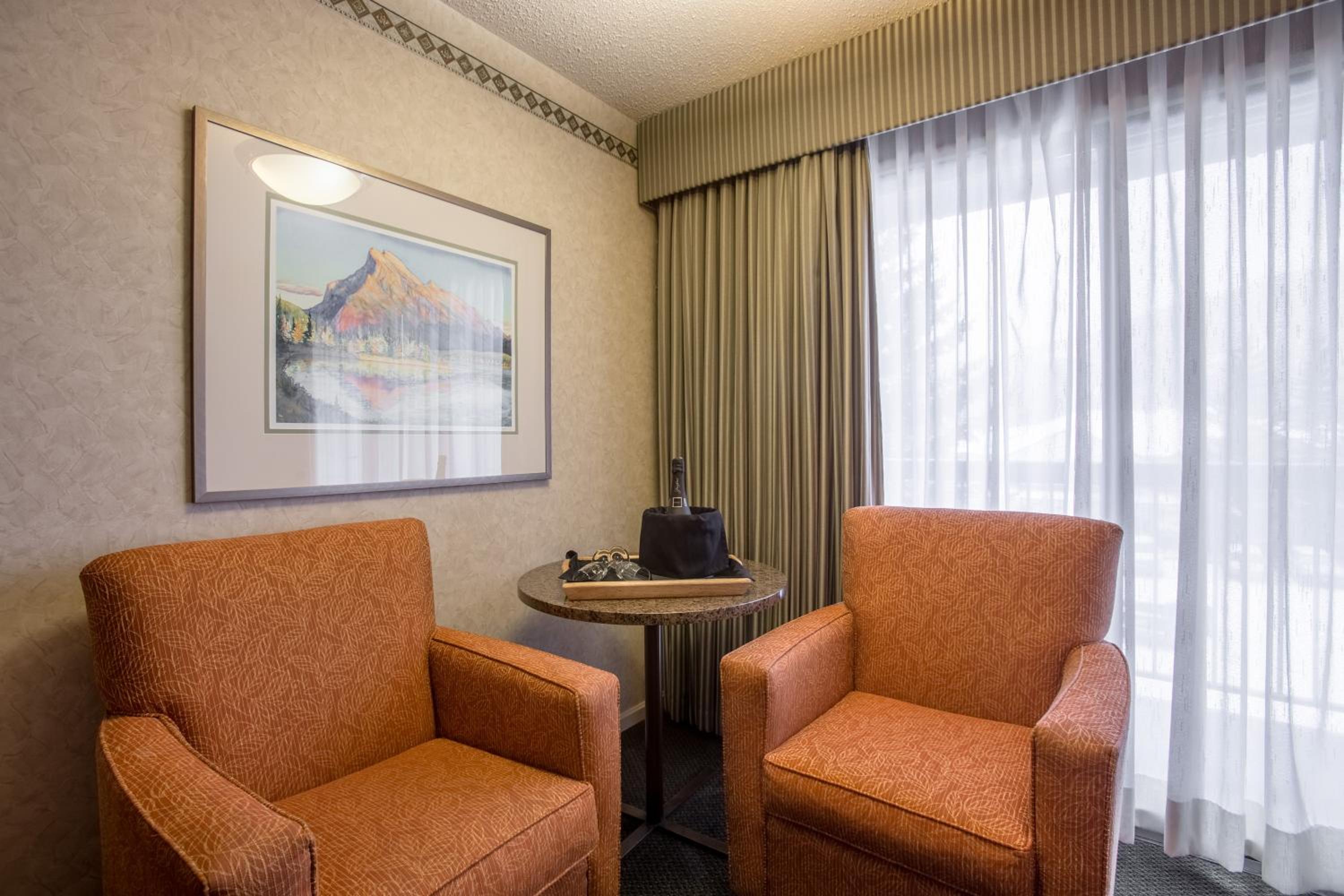Superior Queen Room with Two Queen Beds - Photo 4