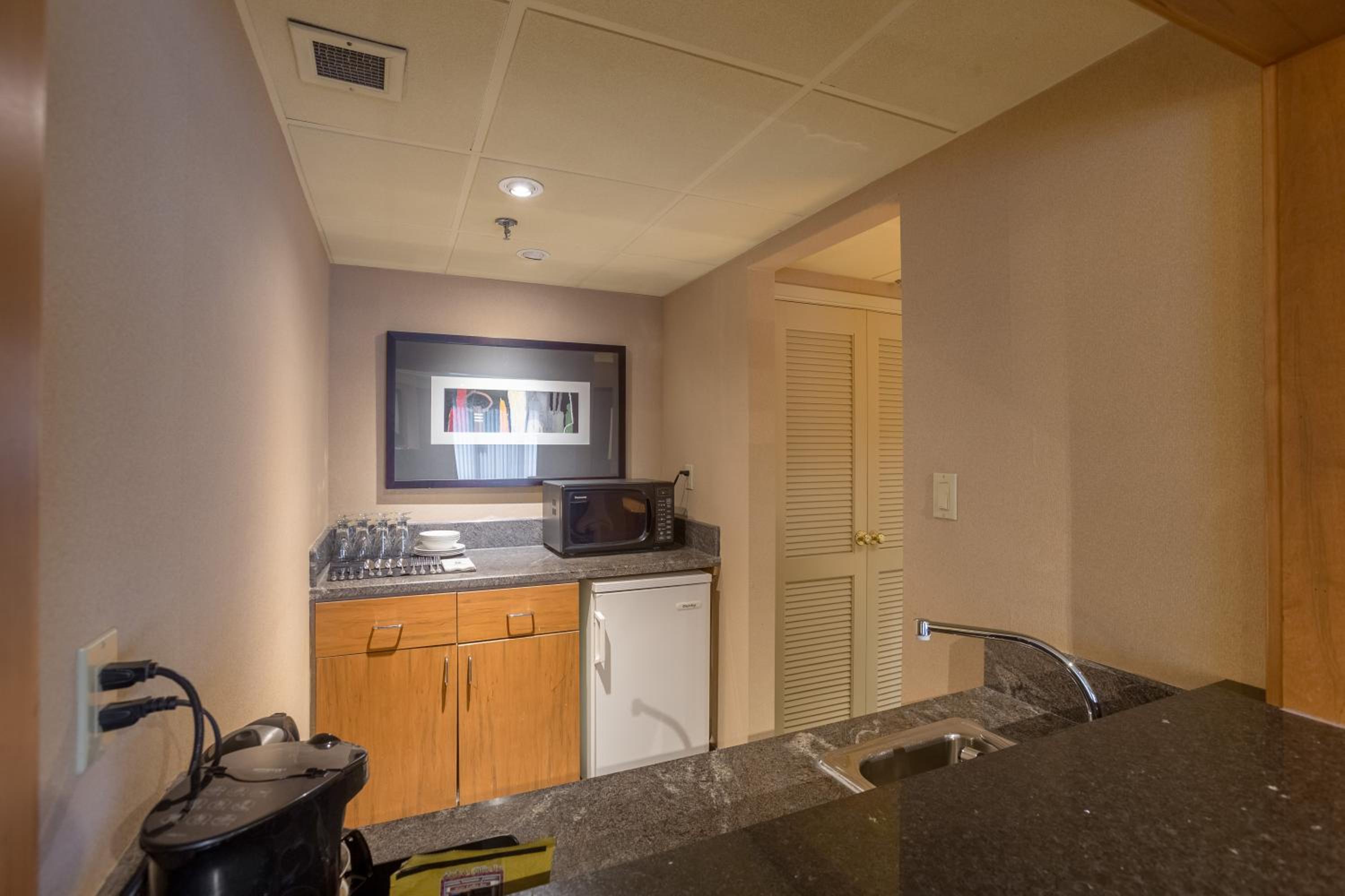 Parlor King Suite photo 3