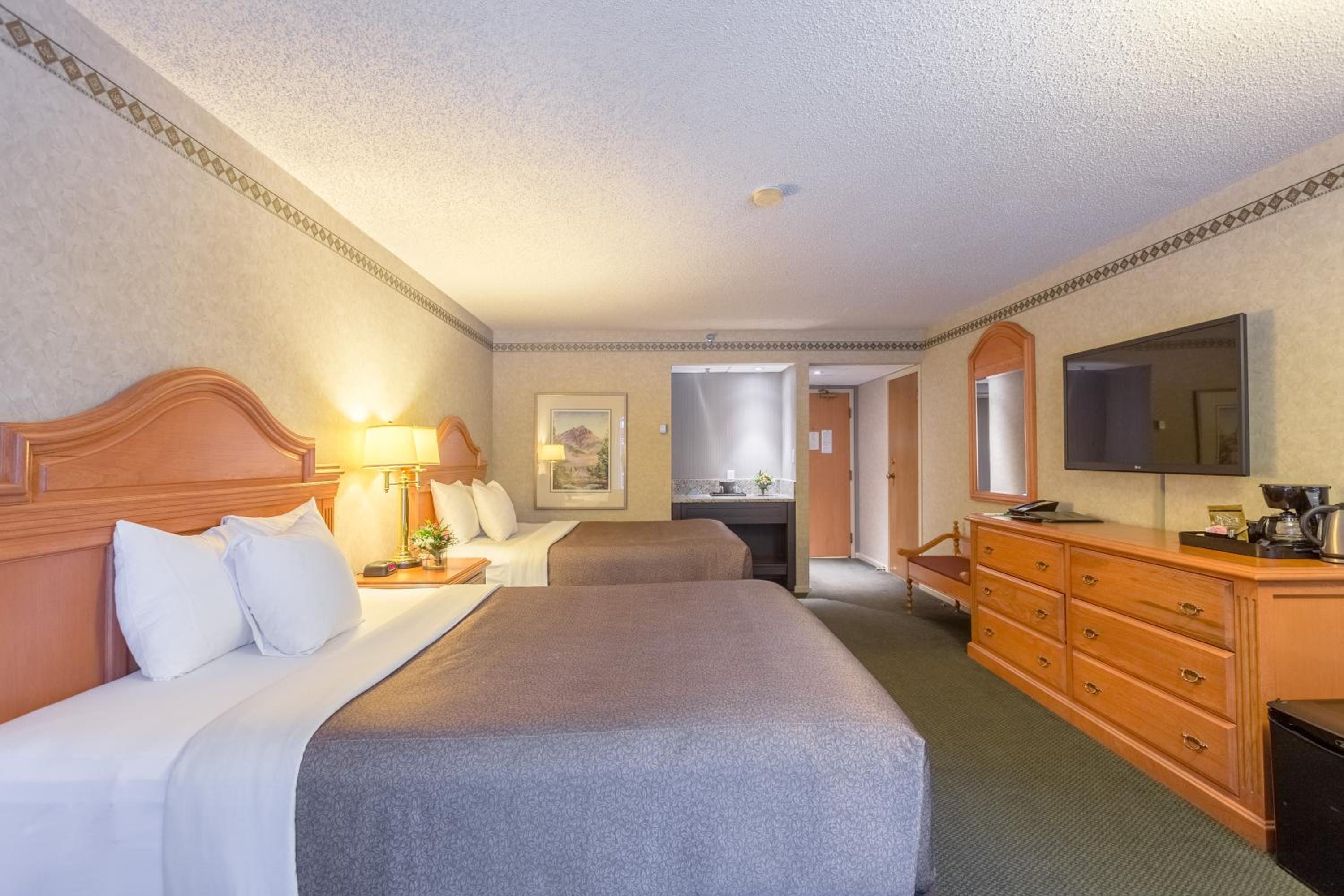 Superior Queen Room with Two Queen Beds - Photo 6