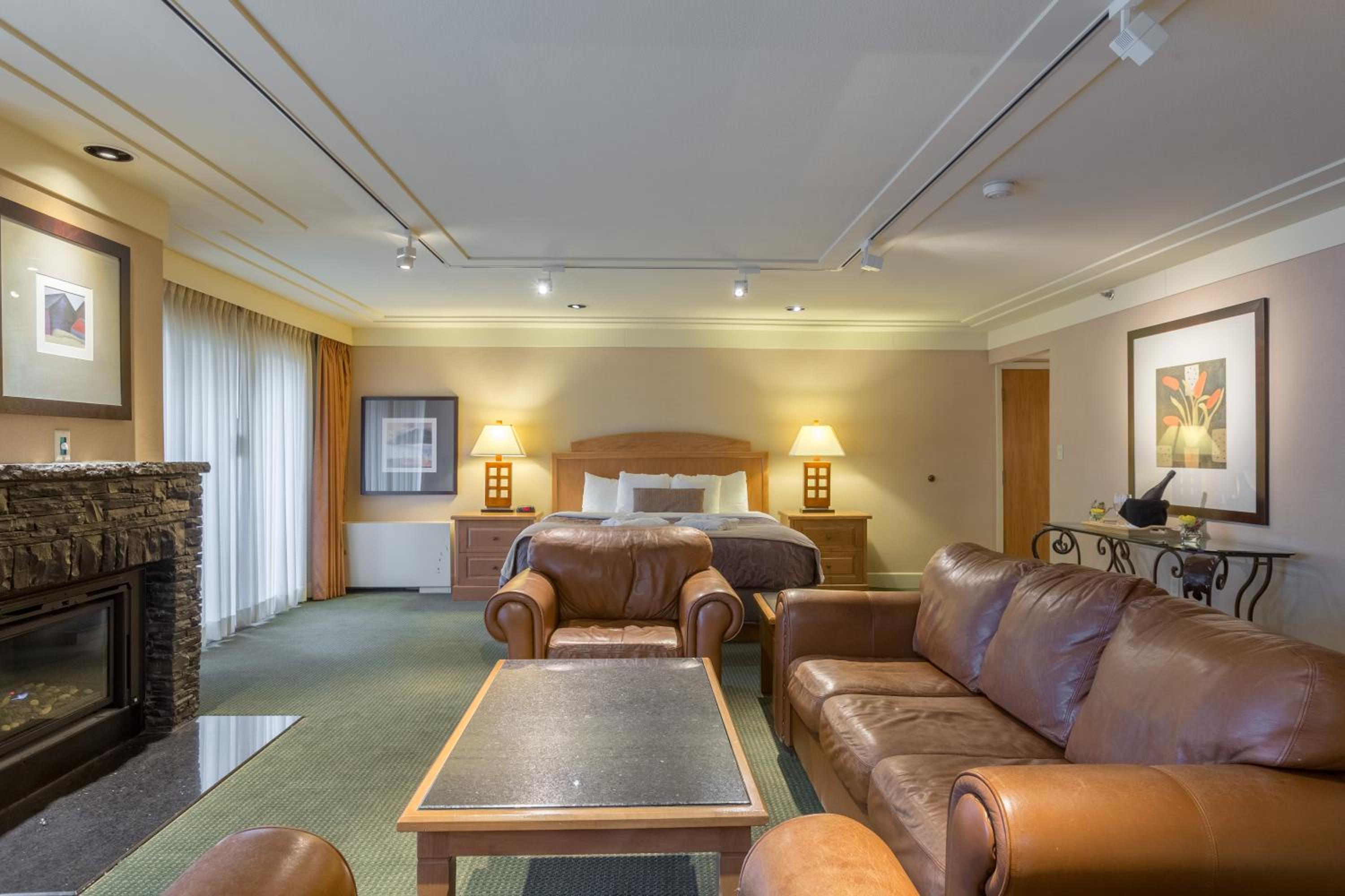 Parlor King Suite photo 2