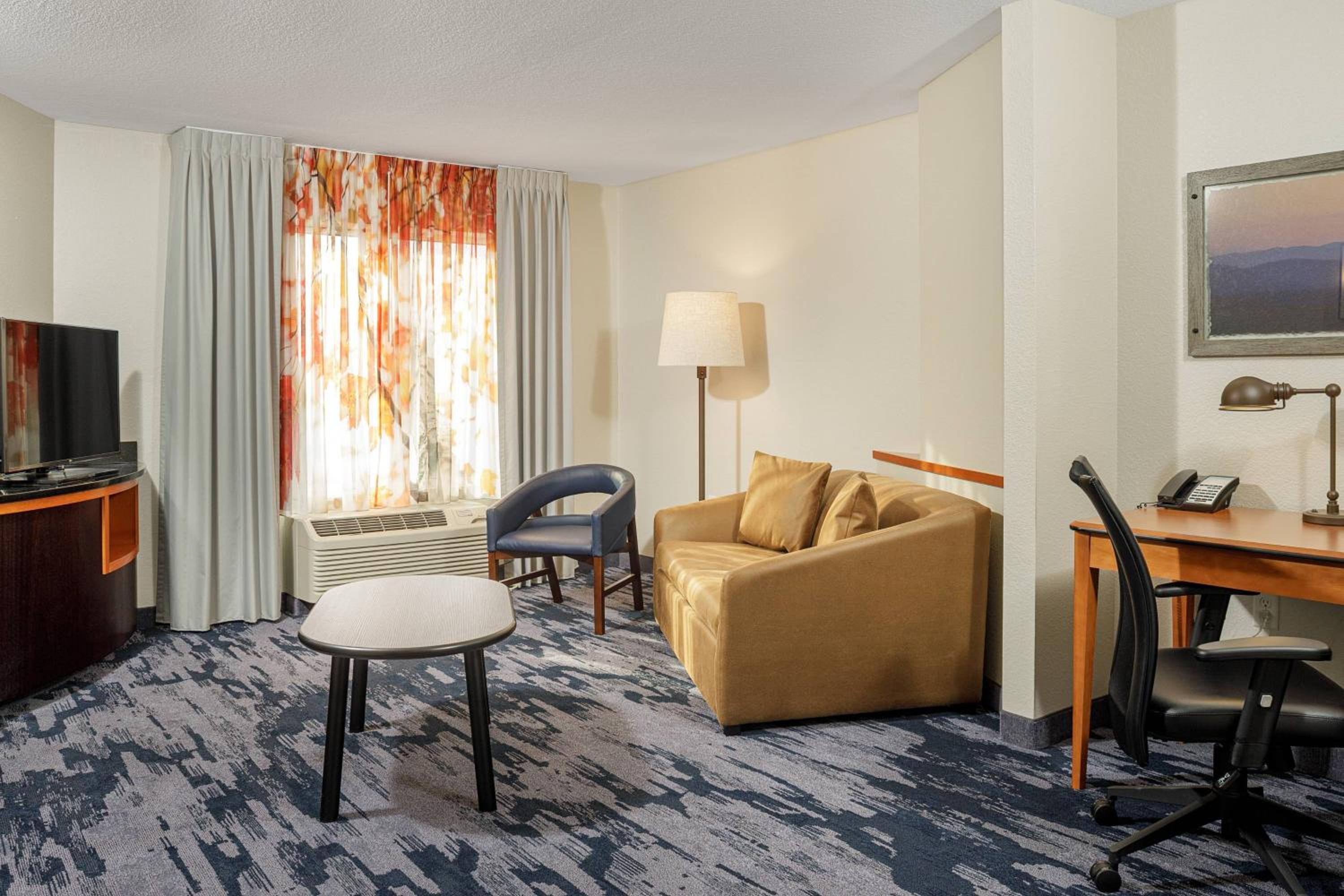 One-Bedroom King Suite with Bathtub and Sofa Bed - Mobility Access/Hearing Accessible