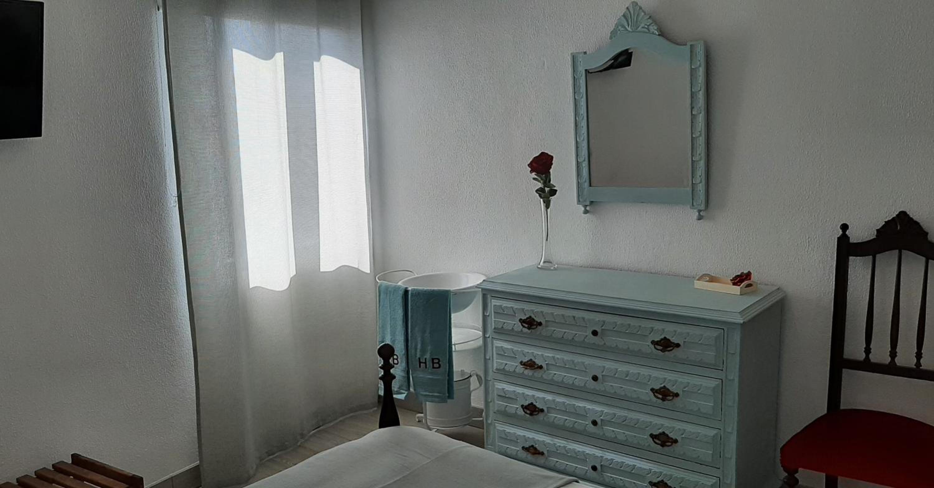 Double Room with Private External Bathroom - Photo 3