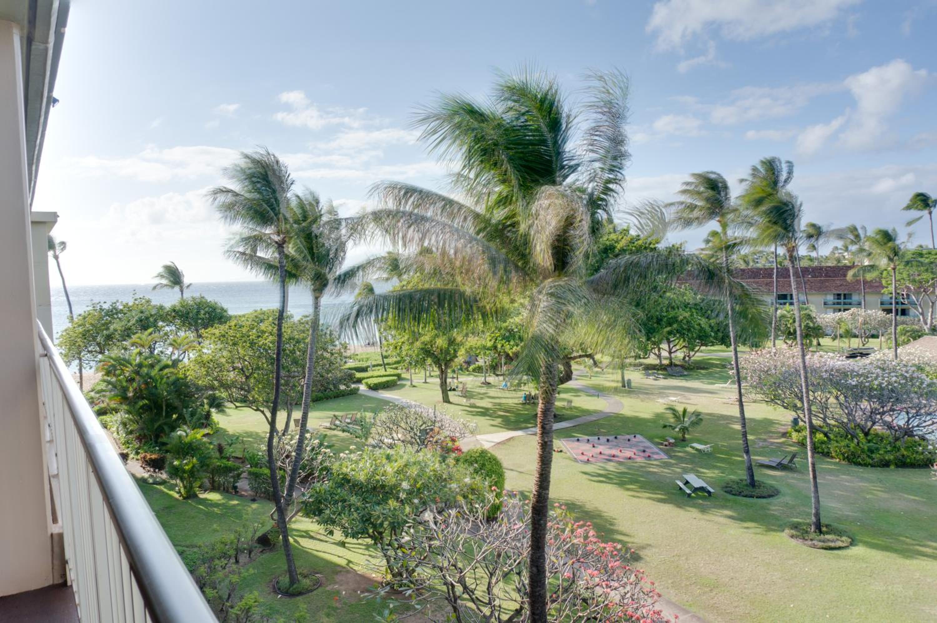 Signature Partial Ocean View 1 King Bed