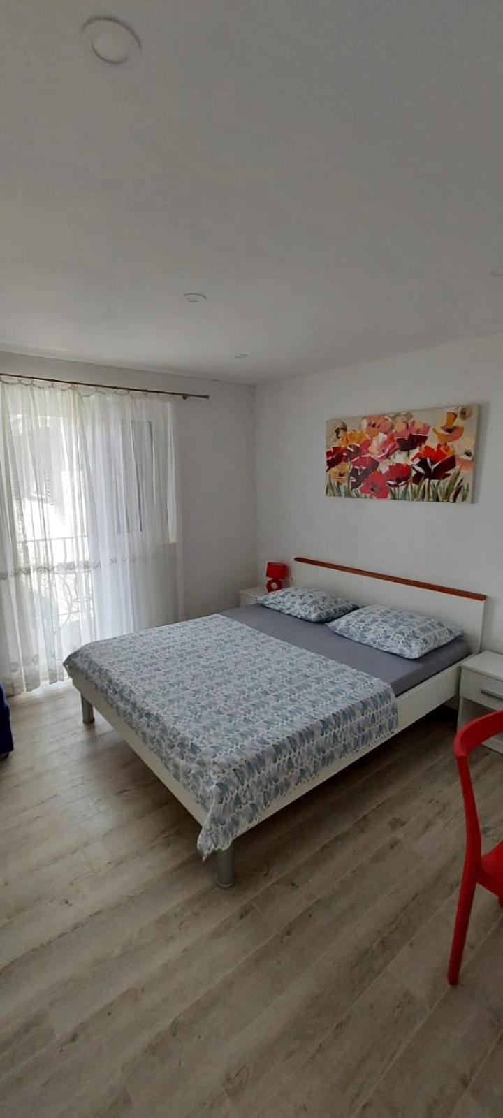 Apartment with Balcony photo 1