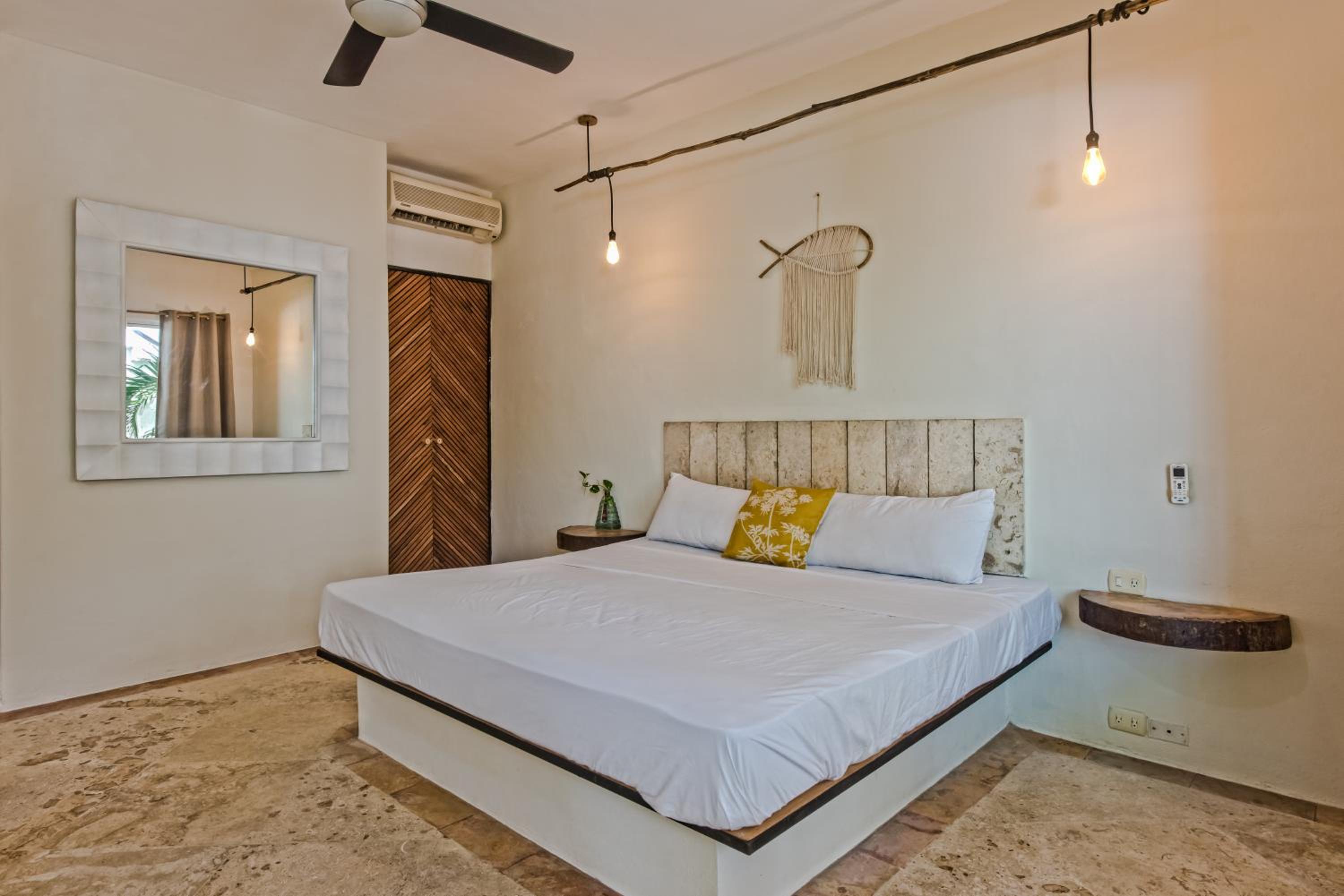 Standard Double Room - Photo 9