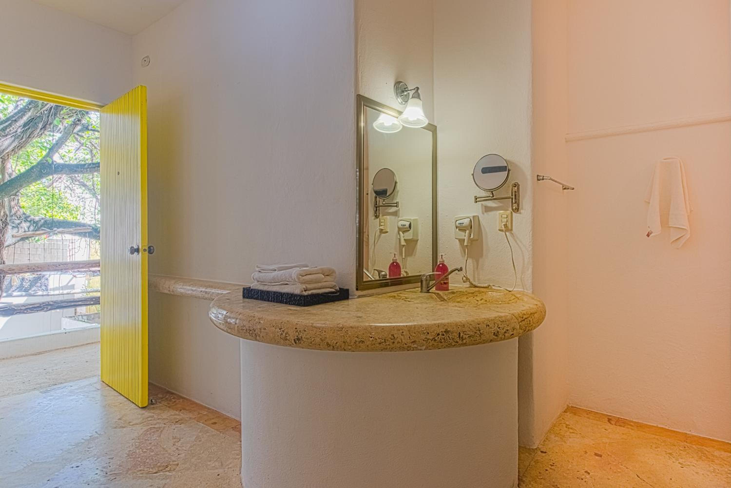 Standard Double Room - Photo 6