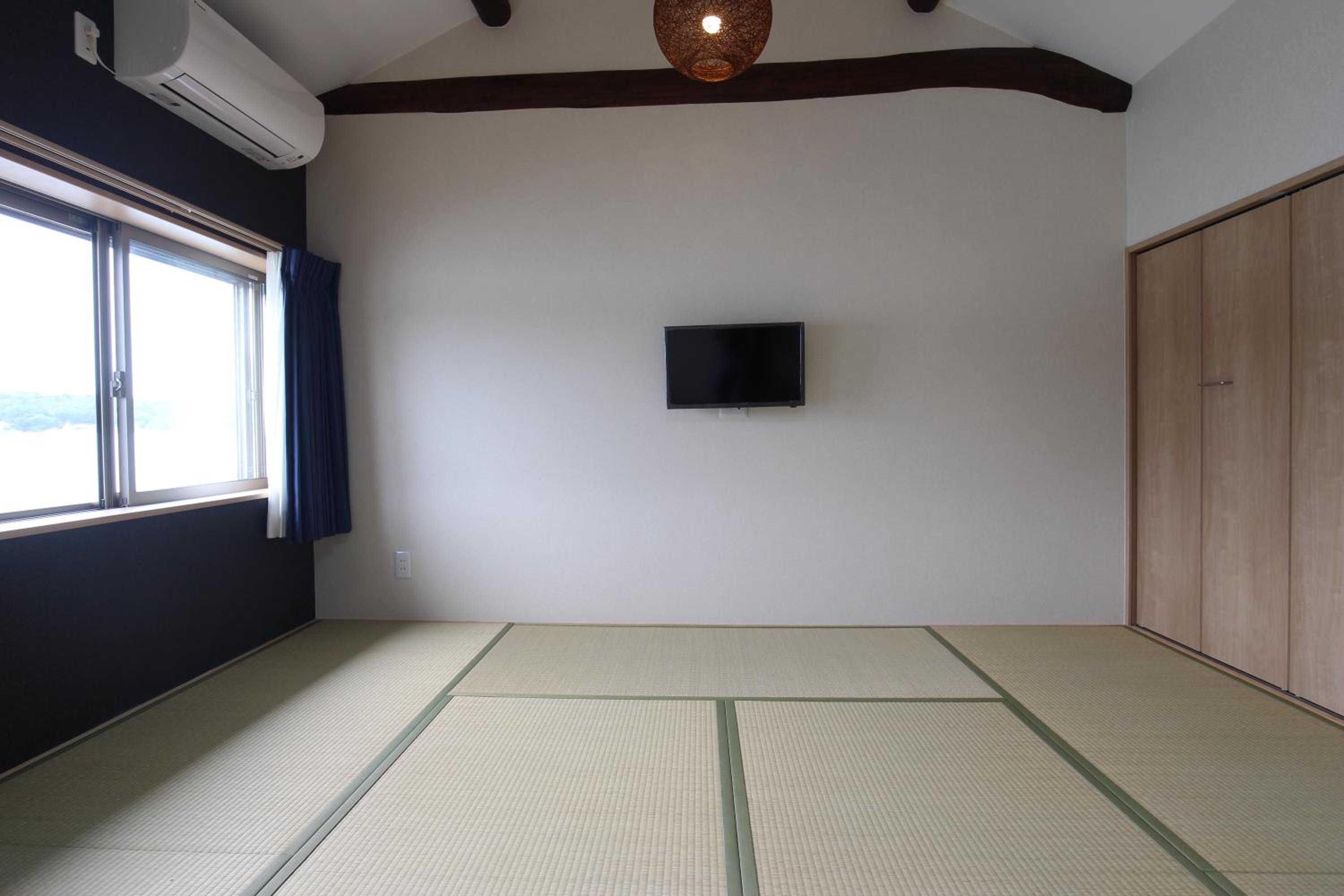 Three-Bedroom House - Photo 3
