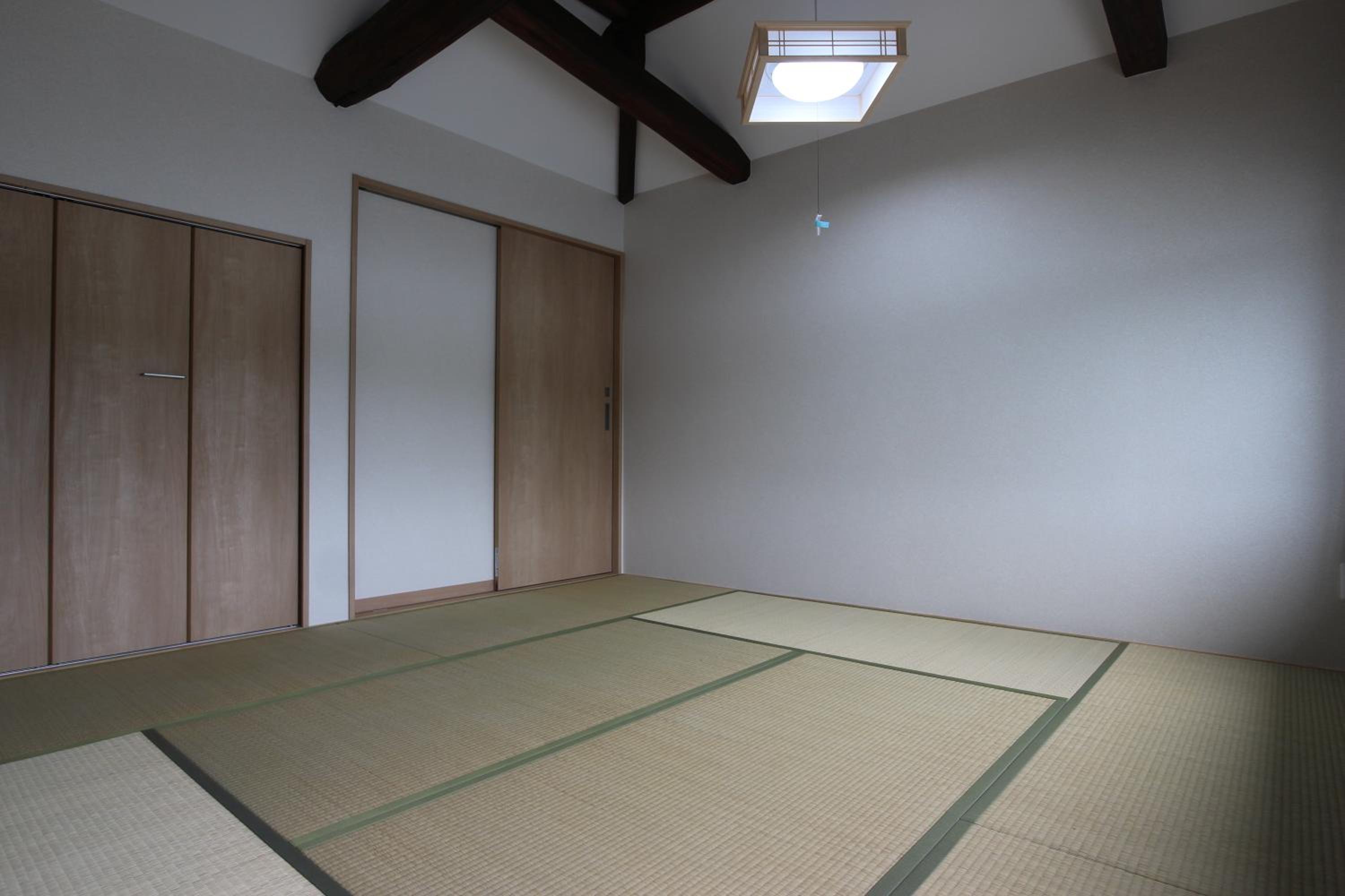 Three-Bedroom House - Photo 12