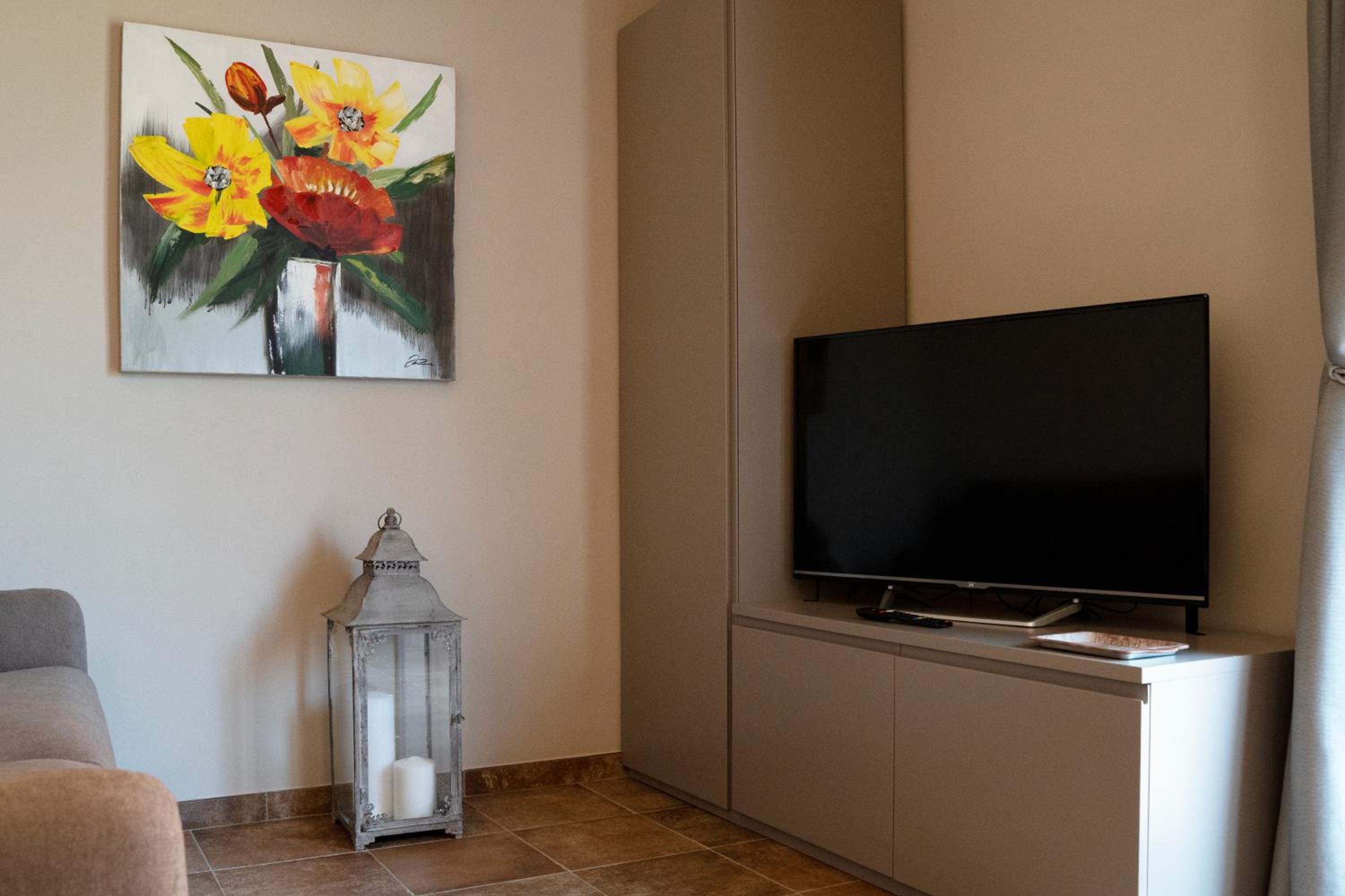 One-Bedroom House photo 1