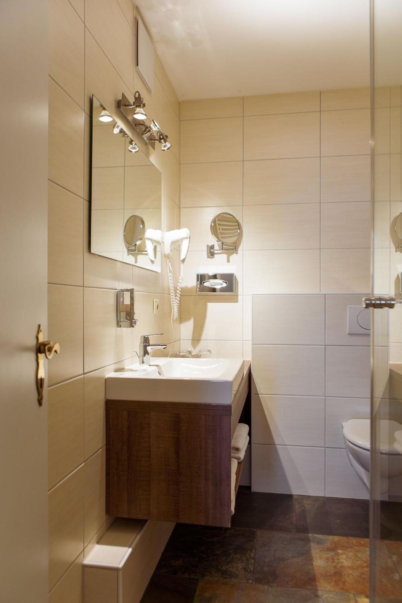 Deluxe Room (2 Adults + 1 Child) photo 2
