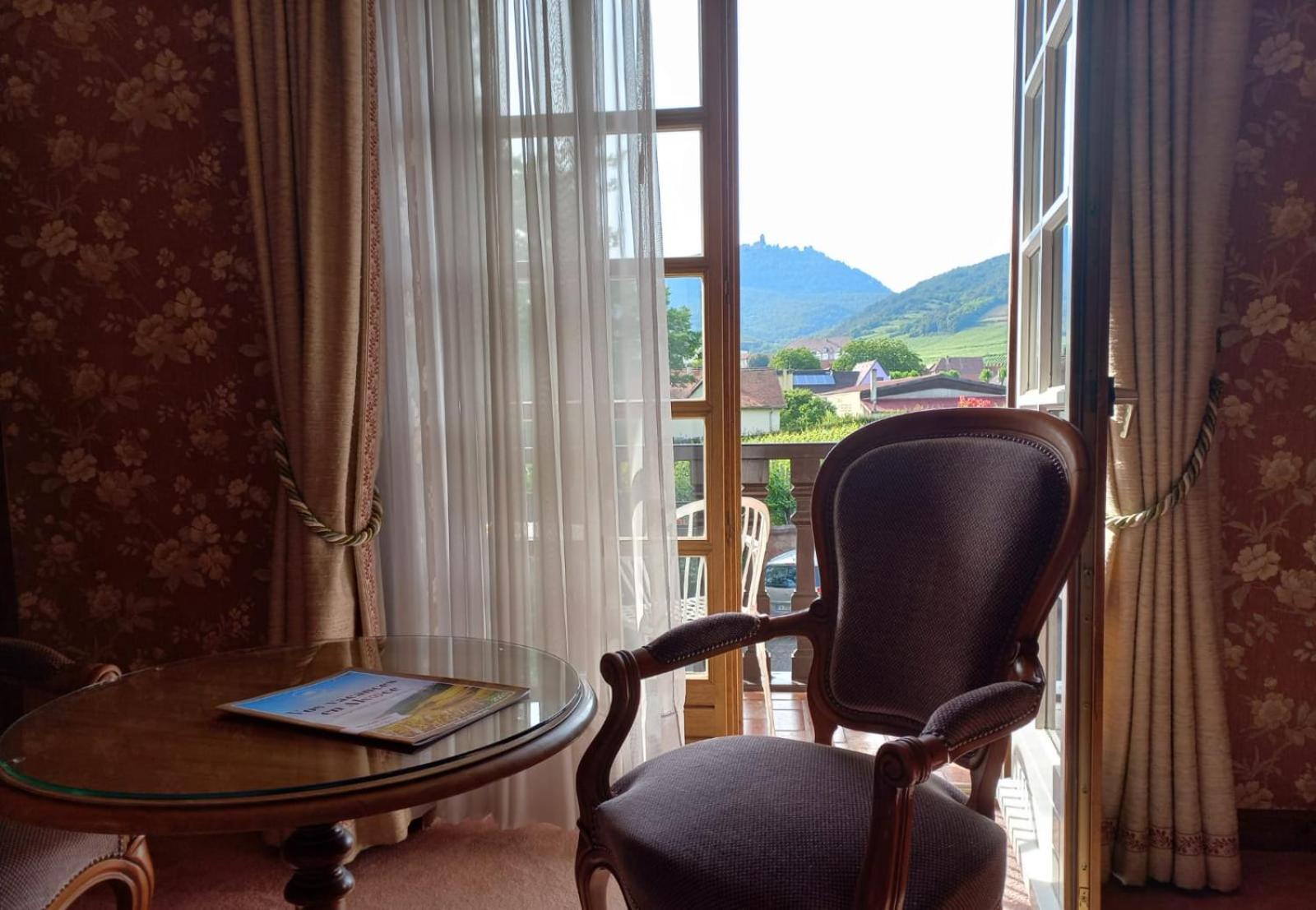 Deluxe Double Room with Balcony photo 3