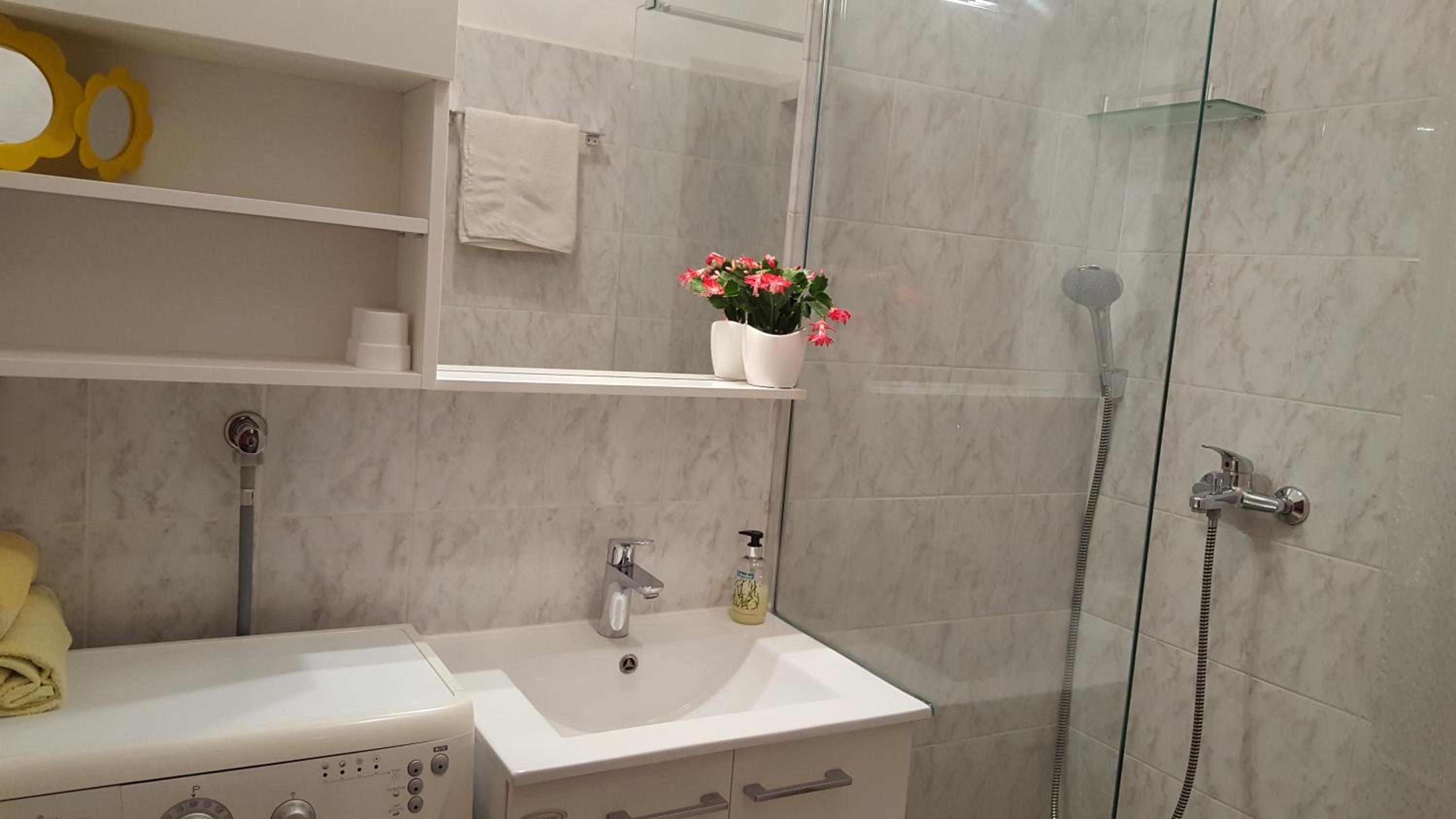 One-Bedroom Apartment - Photo 24
