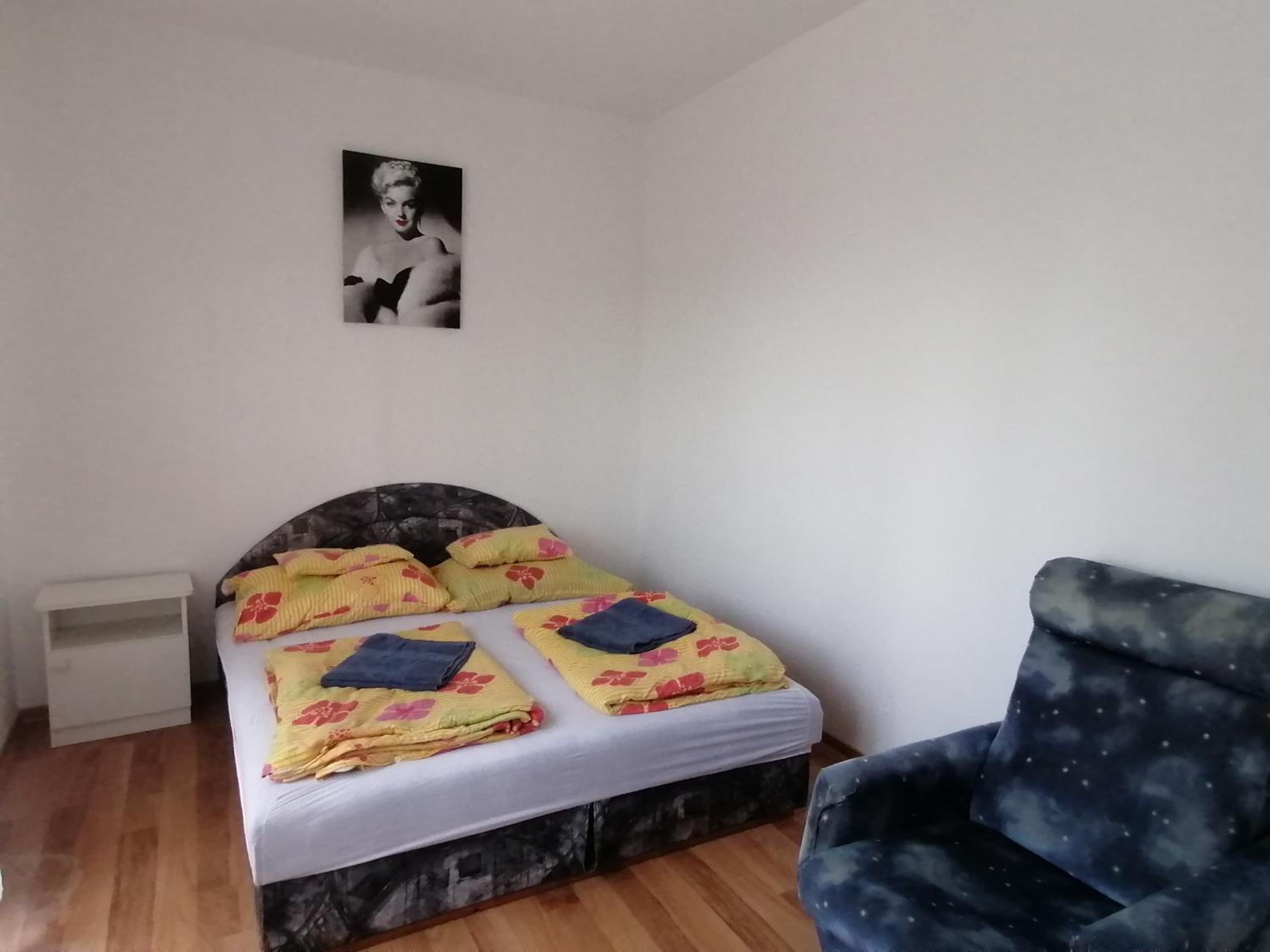 Three-Bedroom House - Photo 3