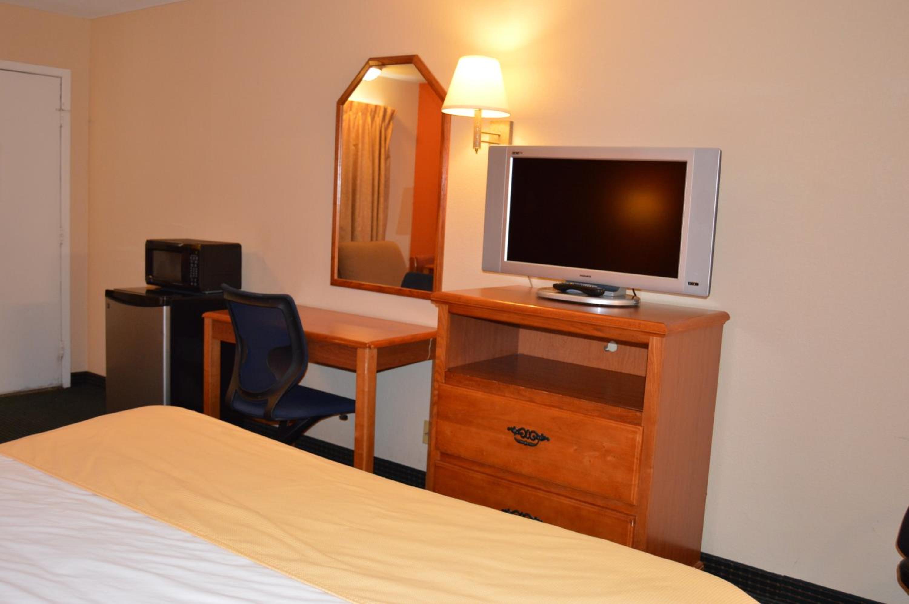 King Room - Non-Smoking photo 2