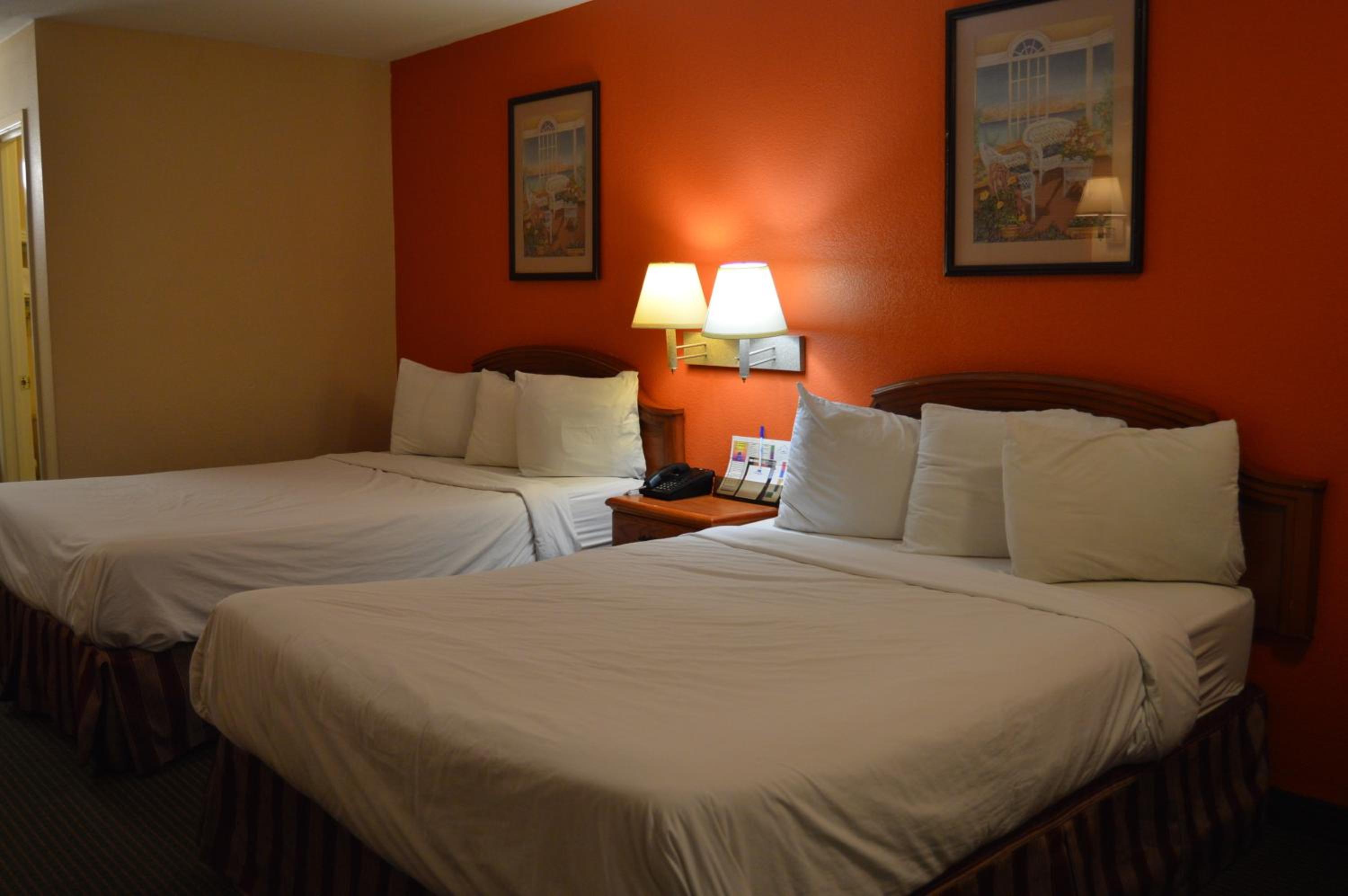 Queen Room with Two Queen Beds - Smoking photo 1